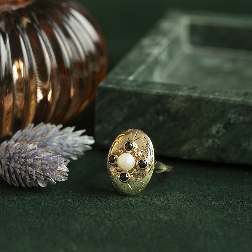 Vintage 14 kt gold cluster ring with pearl and garnet