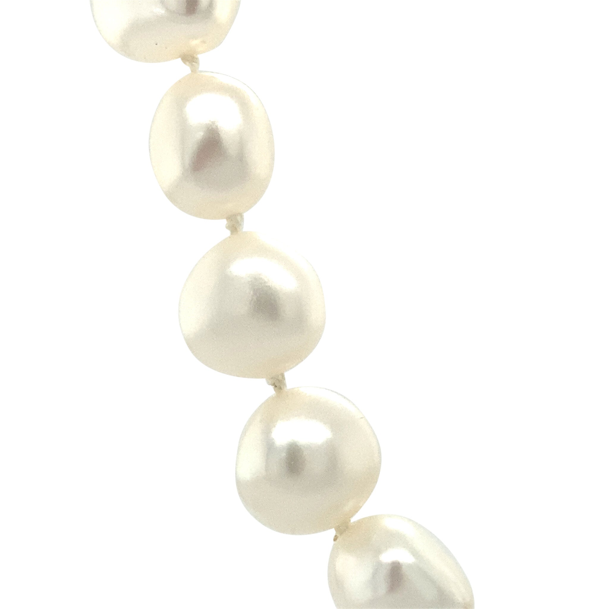 Pearl necklace with 14 kt gold clasp