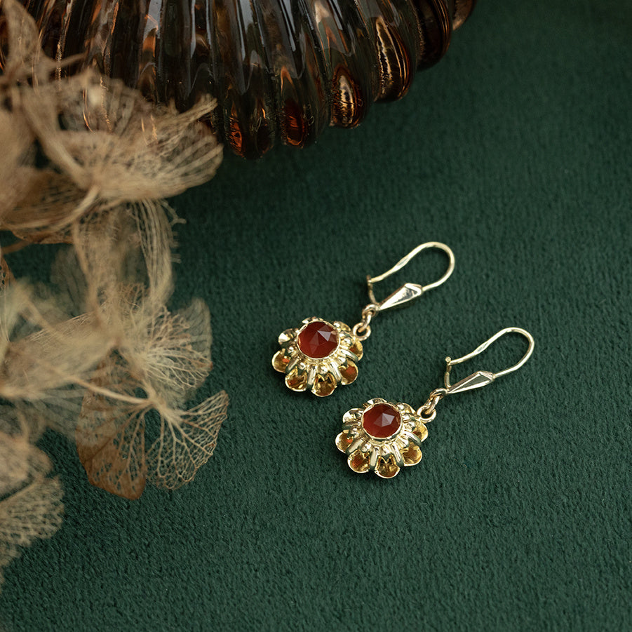 Vintage gold drop earrings with carnelian, 14 kt