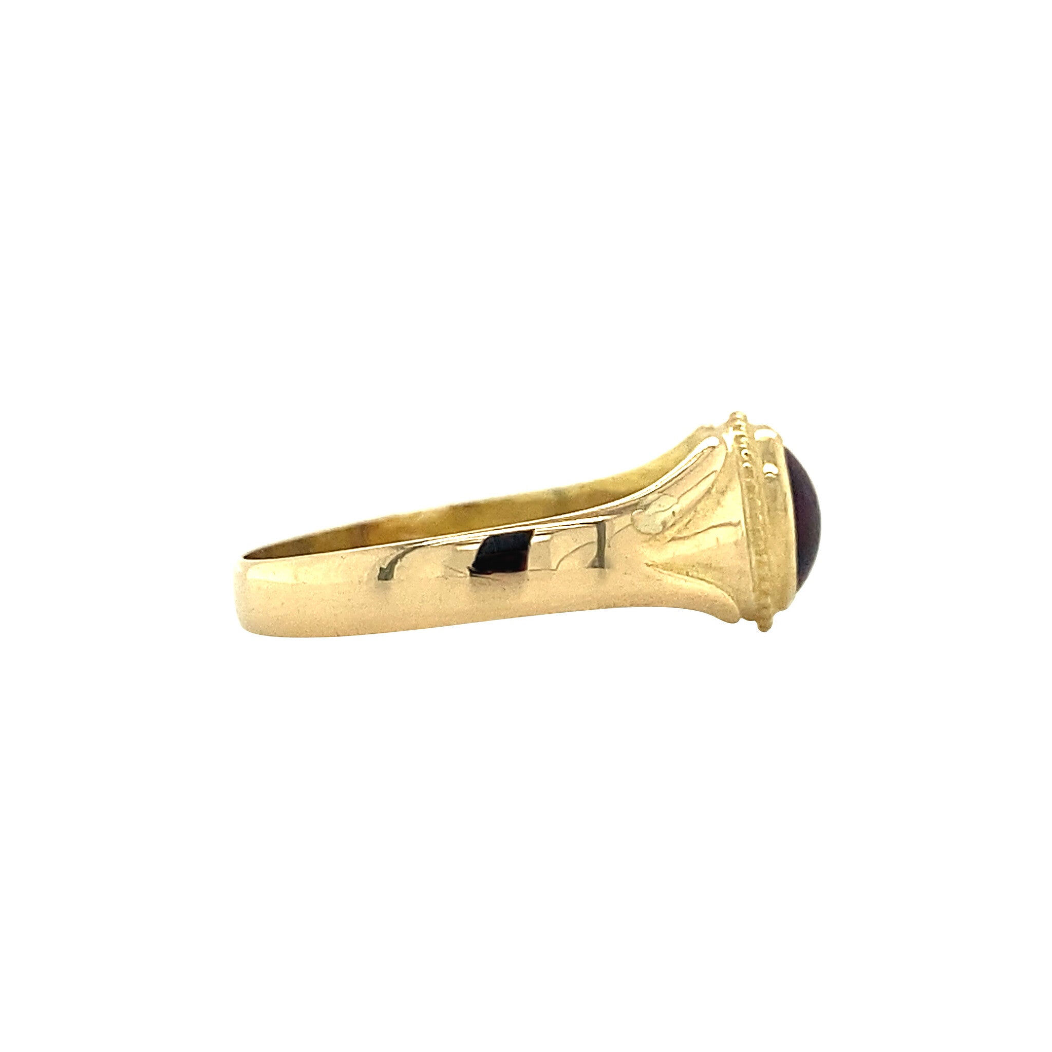 18 kt gold ring with pink gemstone