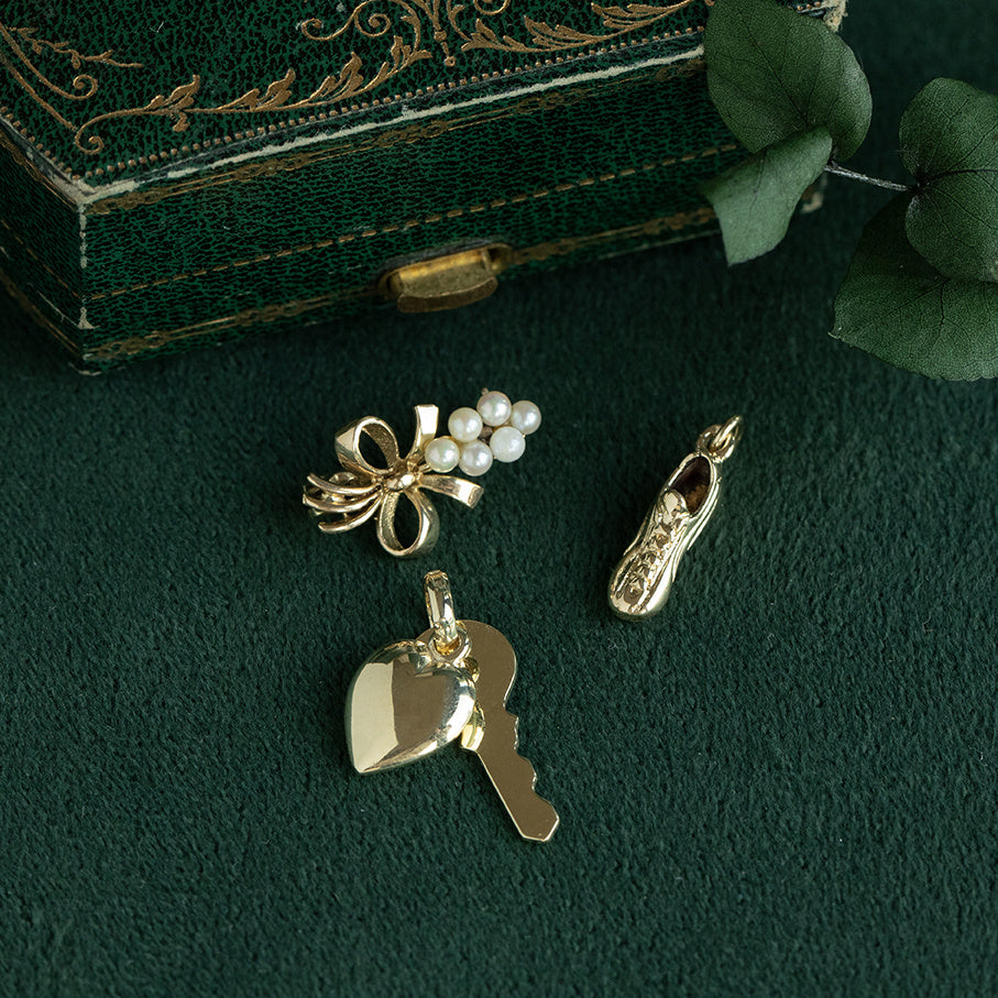 Gouden vintage voetbalschoen hanger 14 krt