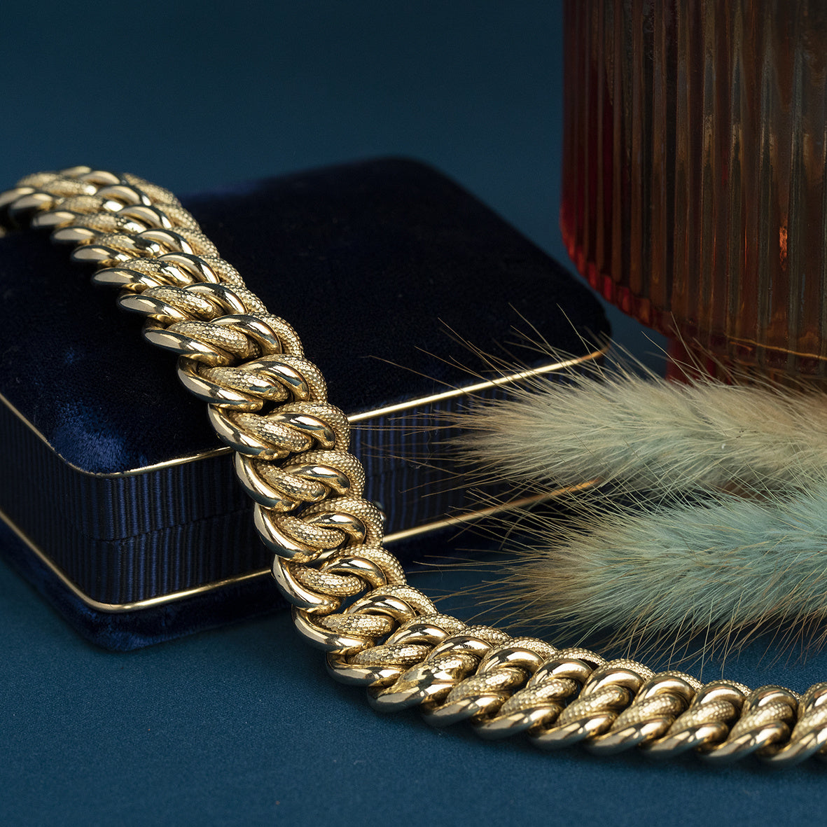 Gold curb bracelet 18 krt