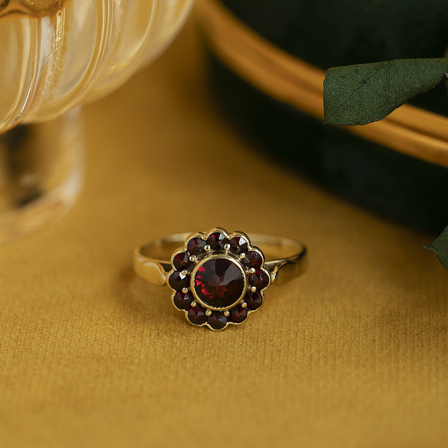Vintage gold entourage ring with glass garnet, 14 kt