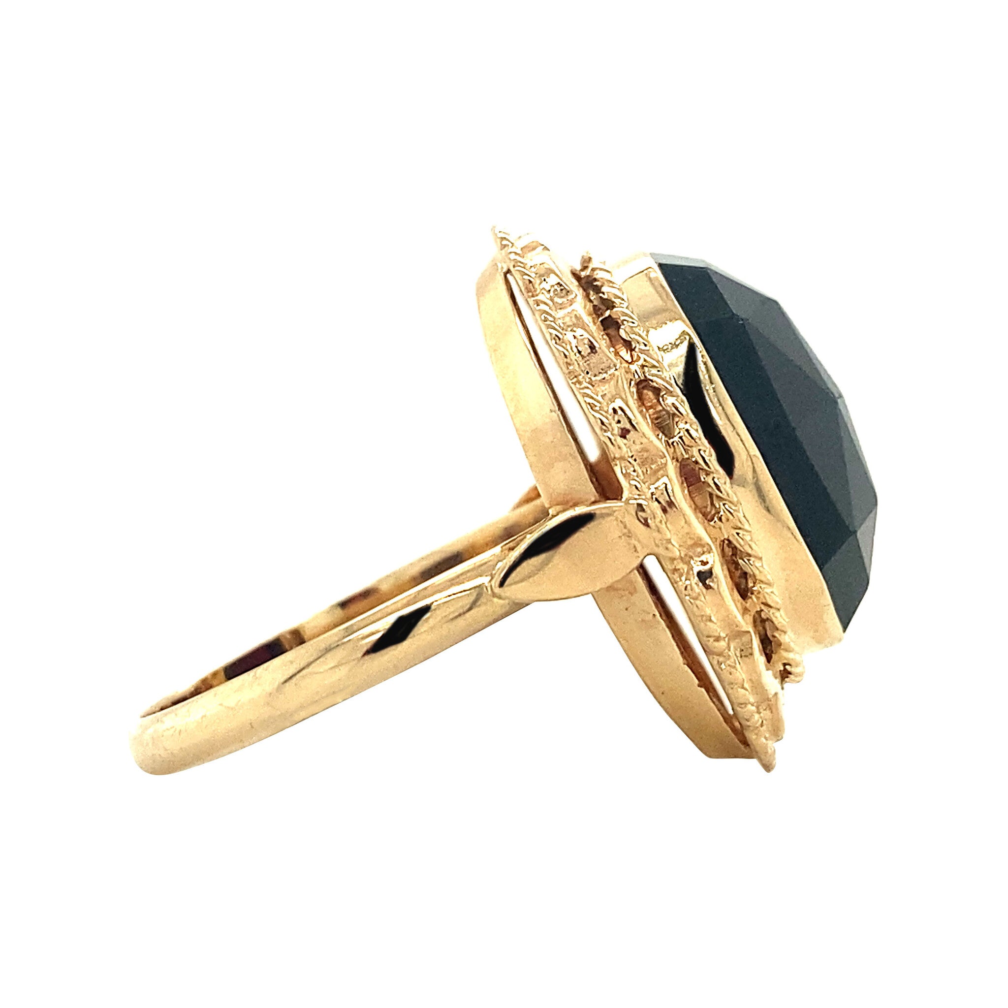 Gold ring with garnet 14 kt