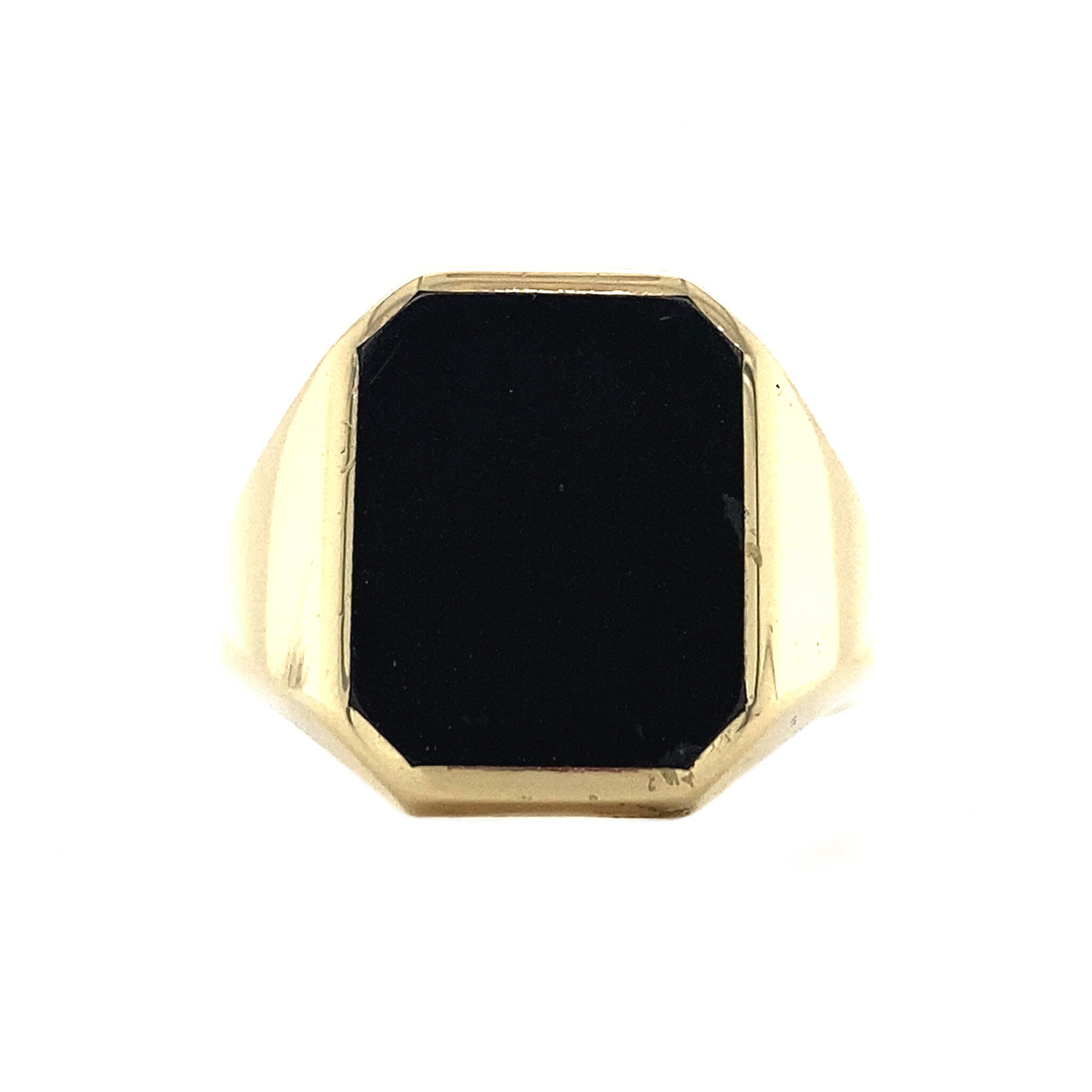 Gold signet ring with onyx 14 krt