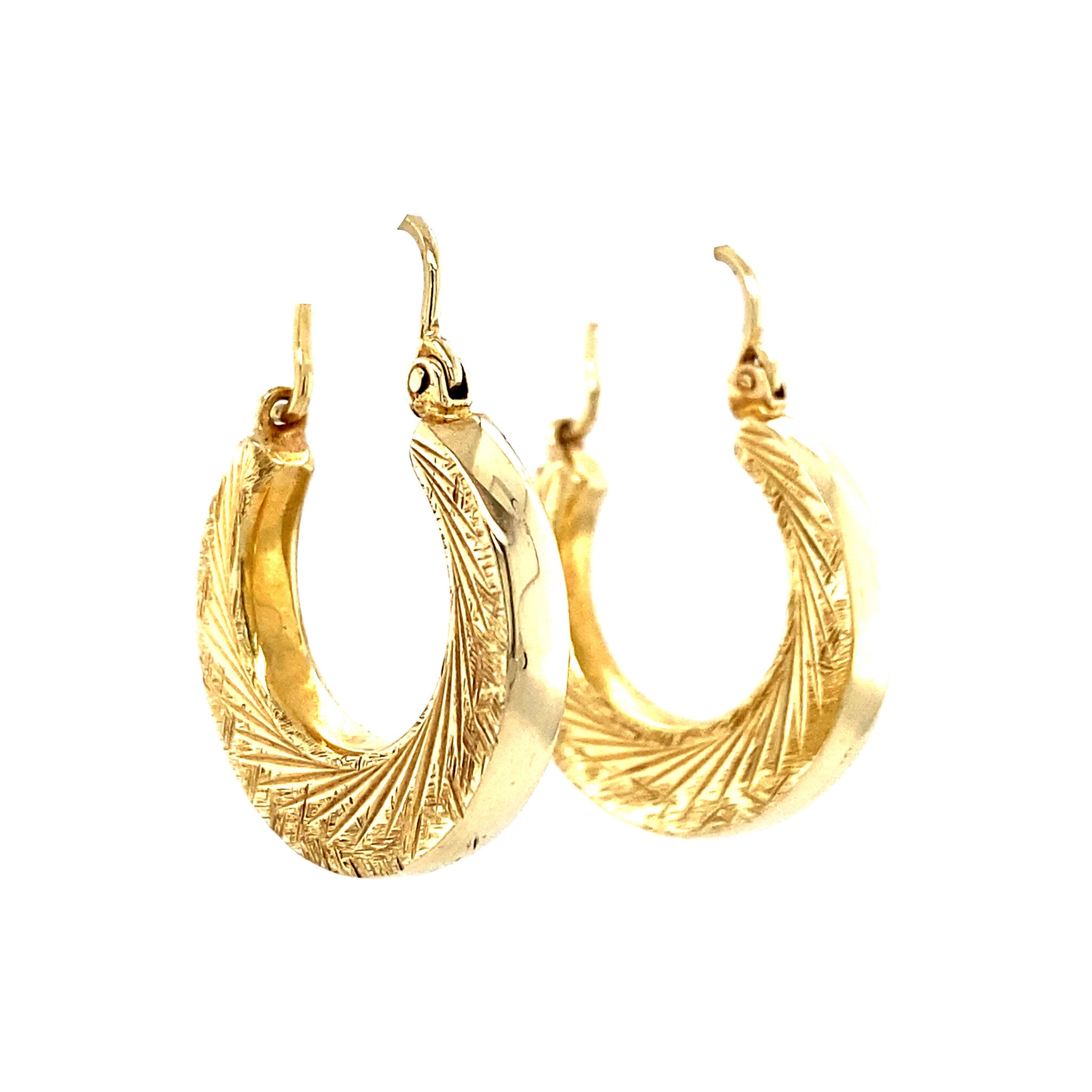 14 kt gold earrings with engraving