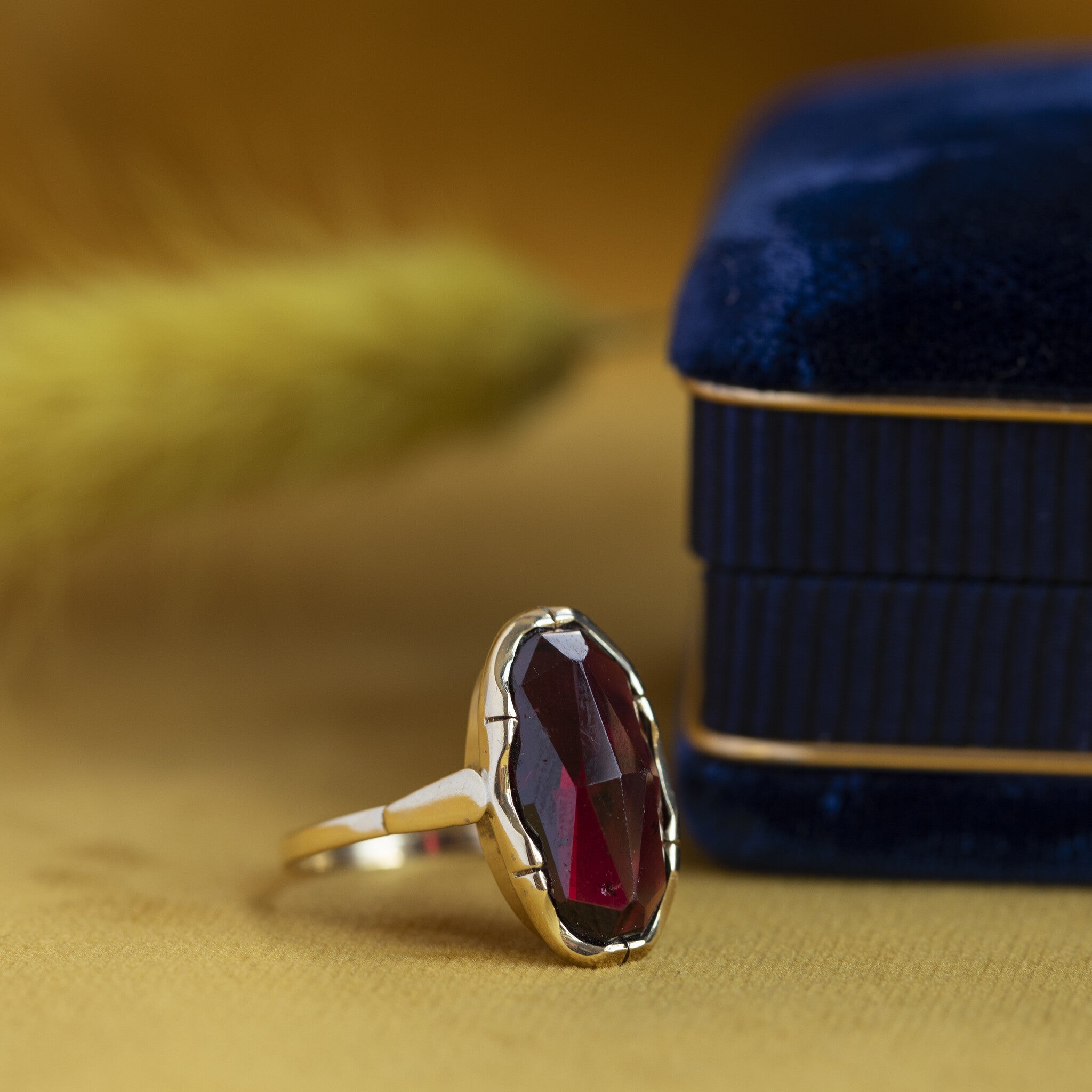 14 kt gold ring with garnet