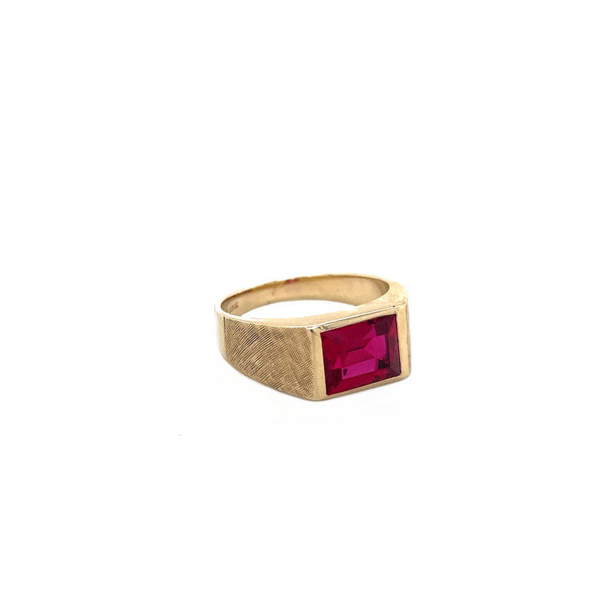 Men's ring with synthetic ruby 10 krt
