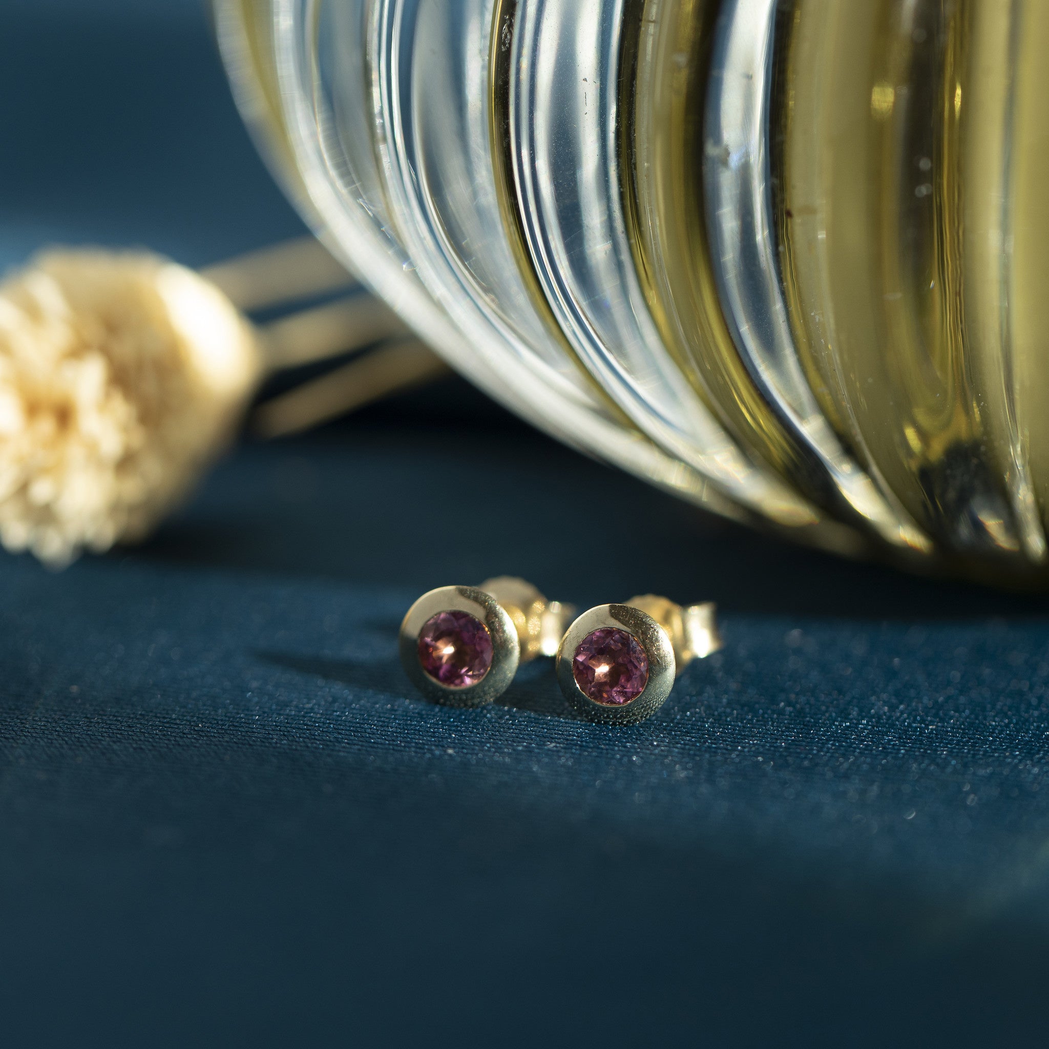 14 kt gold stud earrings with pink tourmaline