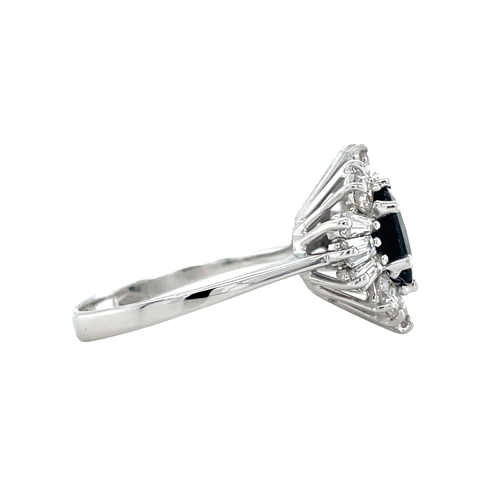 Witgouden vintage entourage ring met saffier en diamant 14 kt