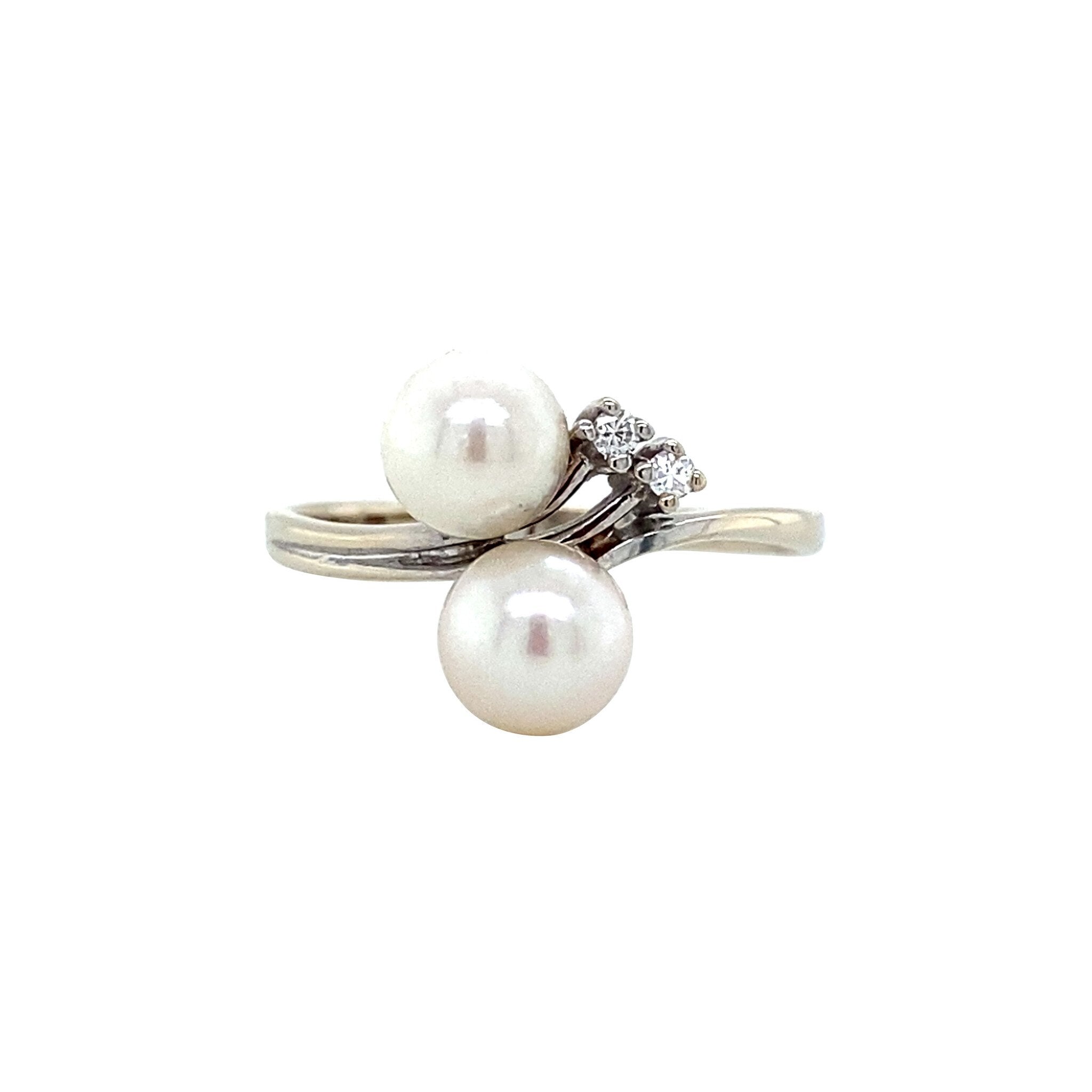 White gold vintage ring with pearl and diamond 14 krt