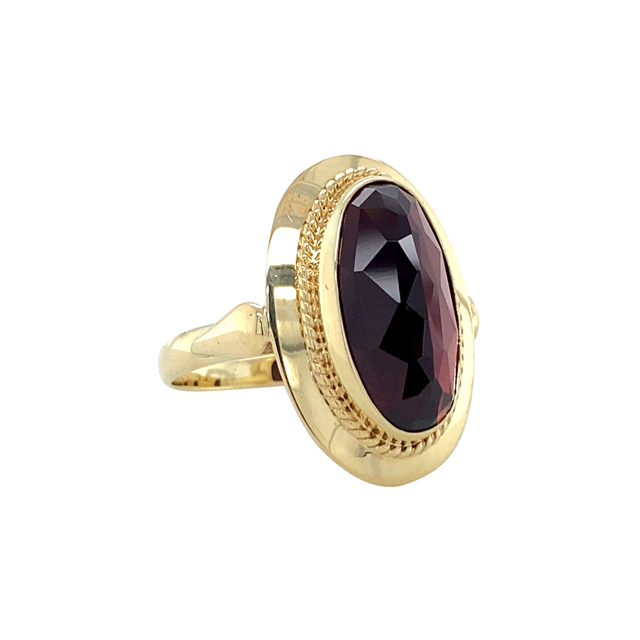 14 kt gold ring with garnet