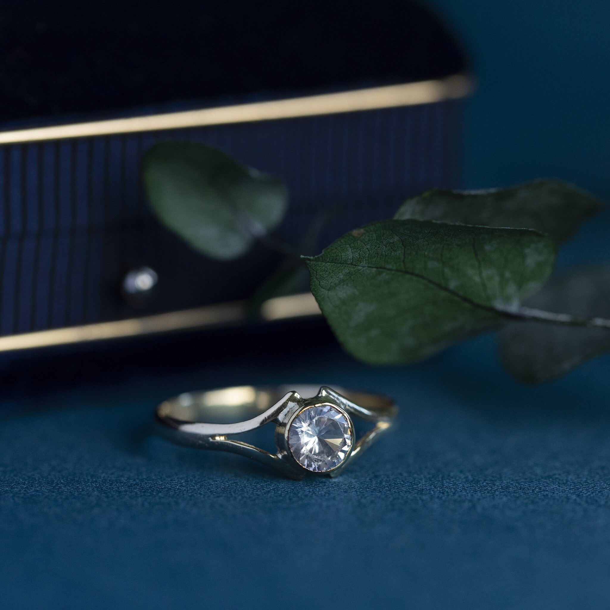 14 kt gold ring with synthetic spinel