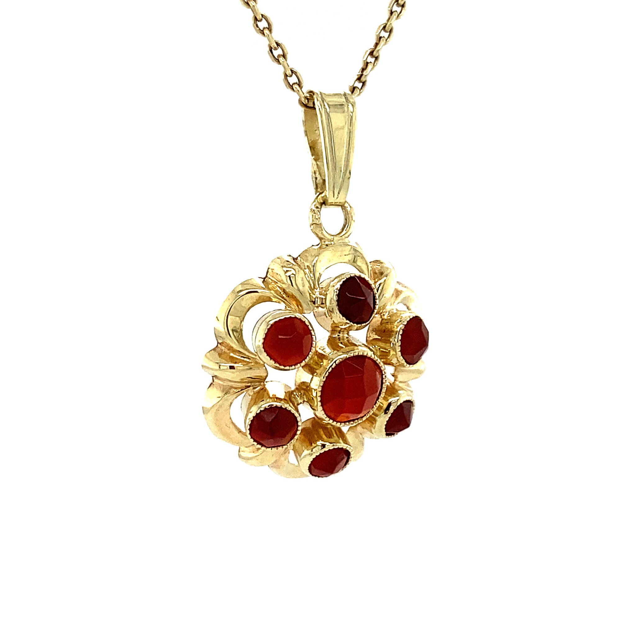 Gold entourage pendant with carnelian 14 krt