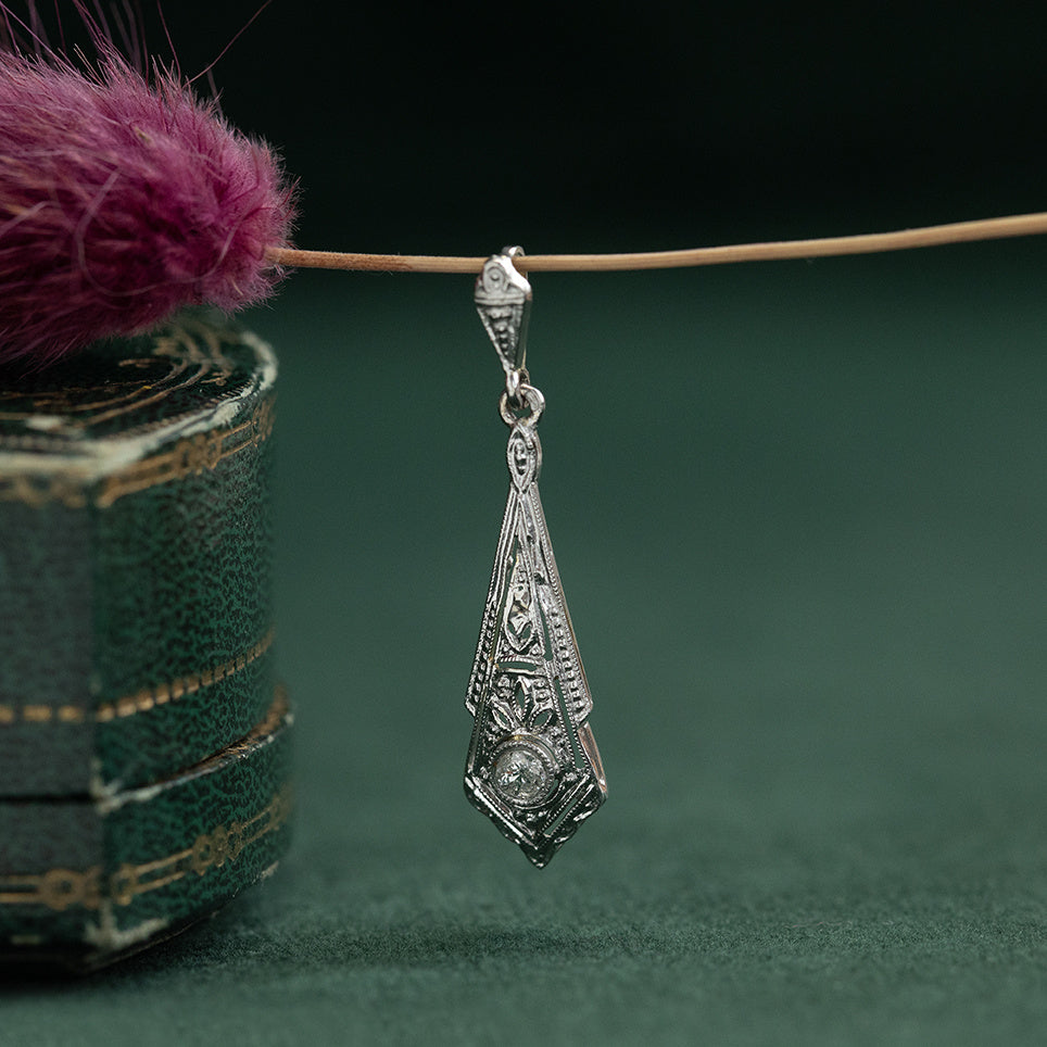 White gold vintage pendant with diamonds 14 krt