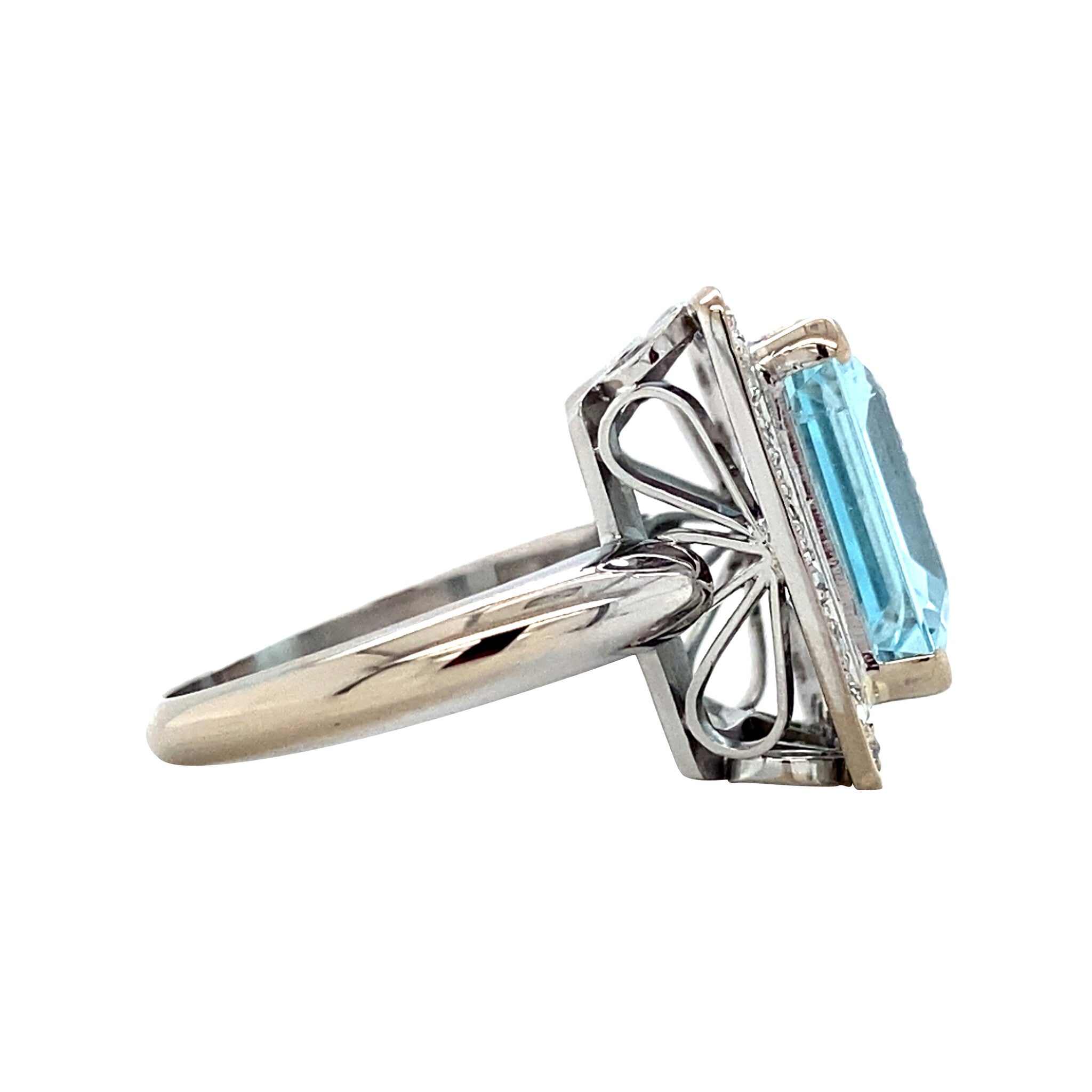 White gold ring with aquamarine and rose diamond 14 kt
