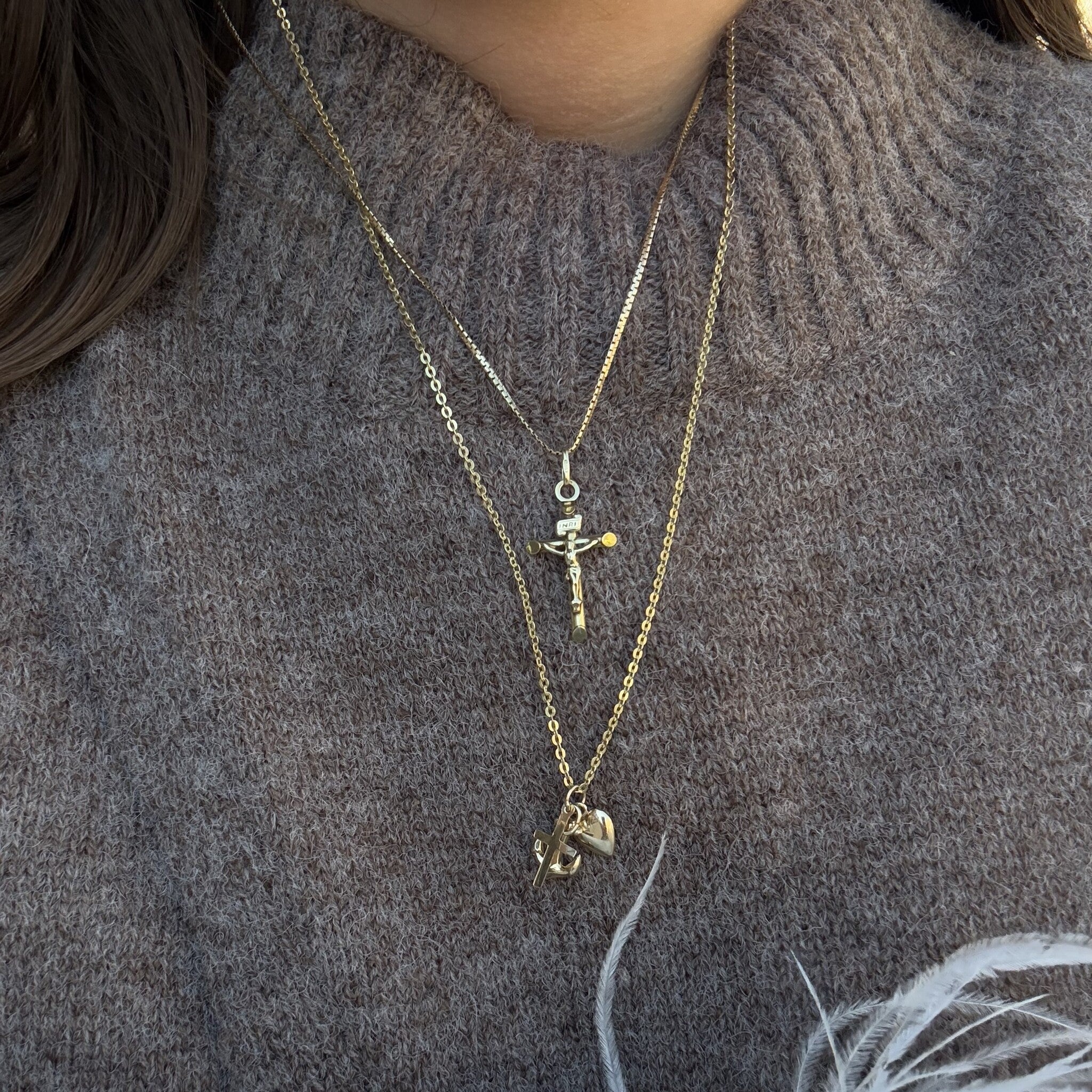 Vintage gold cross pendant with Jesus 14 krt