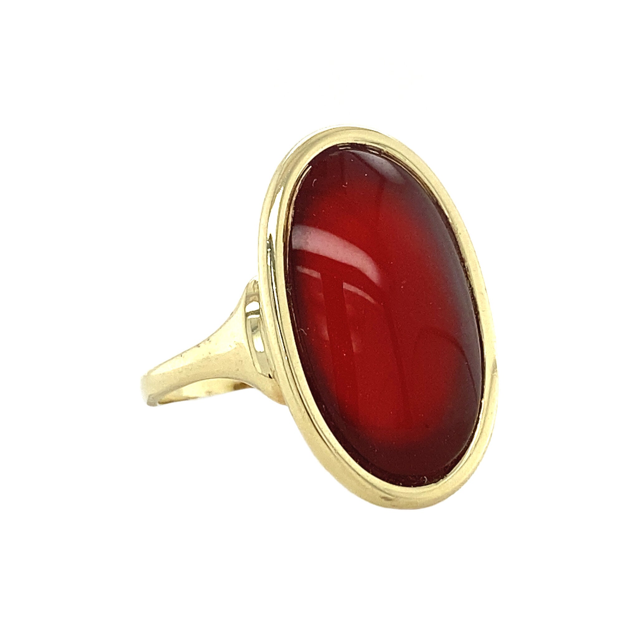 14 kt gold ring with carnelian