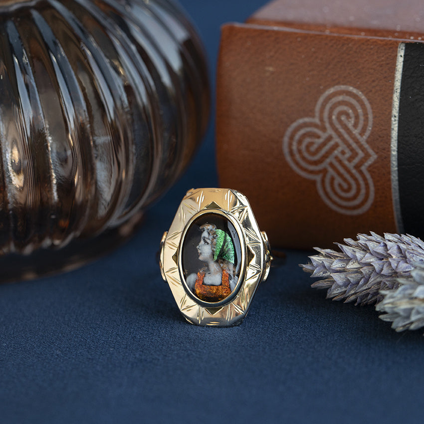 Gold vintage ring with enamel 14 kt