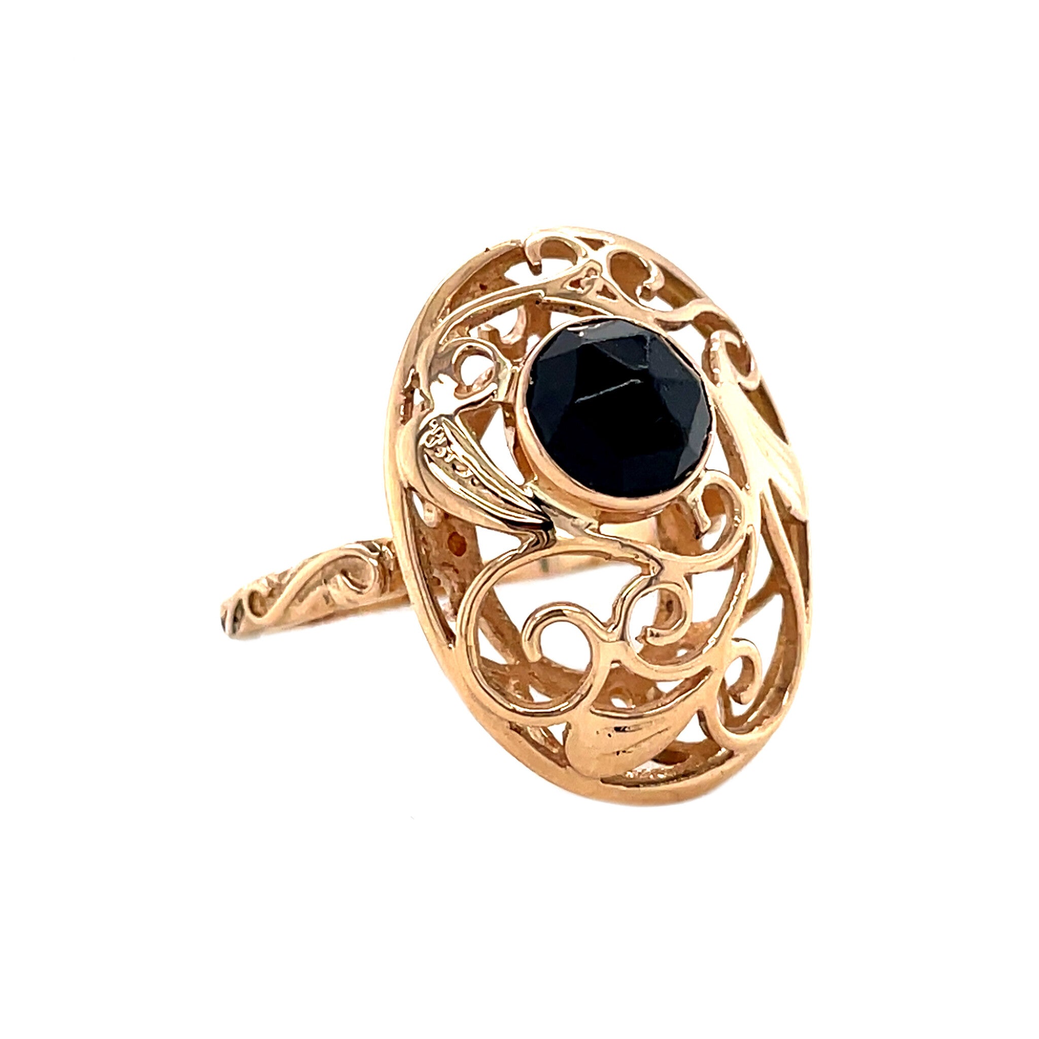 Gold vintage ring with garnet 14 kt