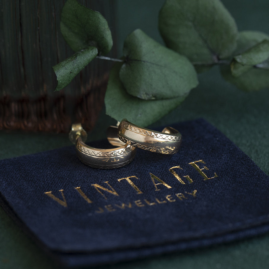 Gouden vintage meander oorringen 14 krt