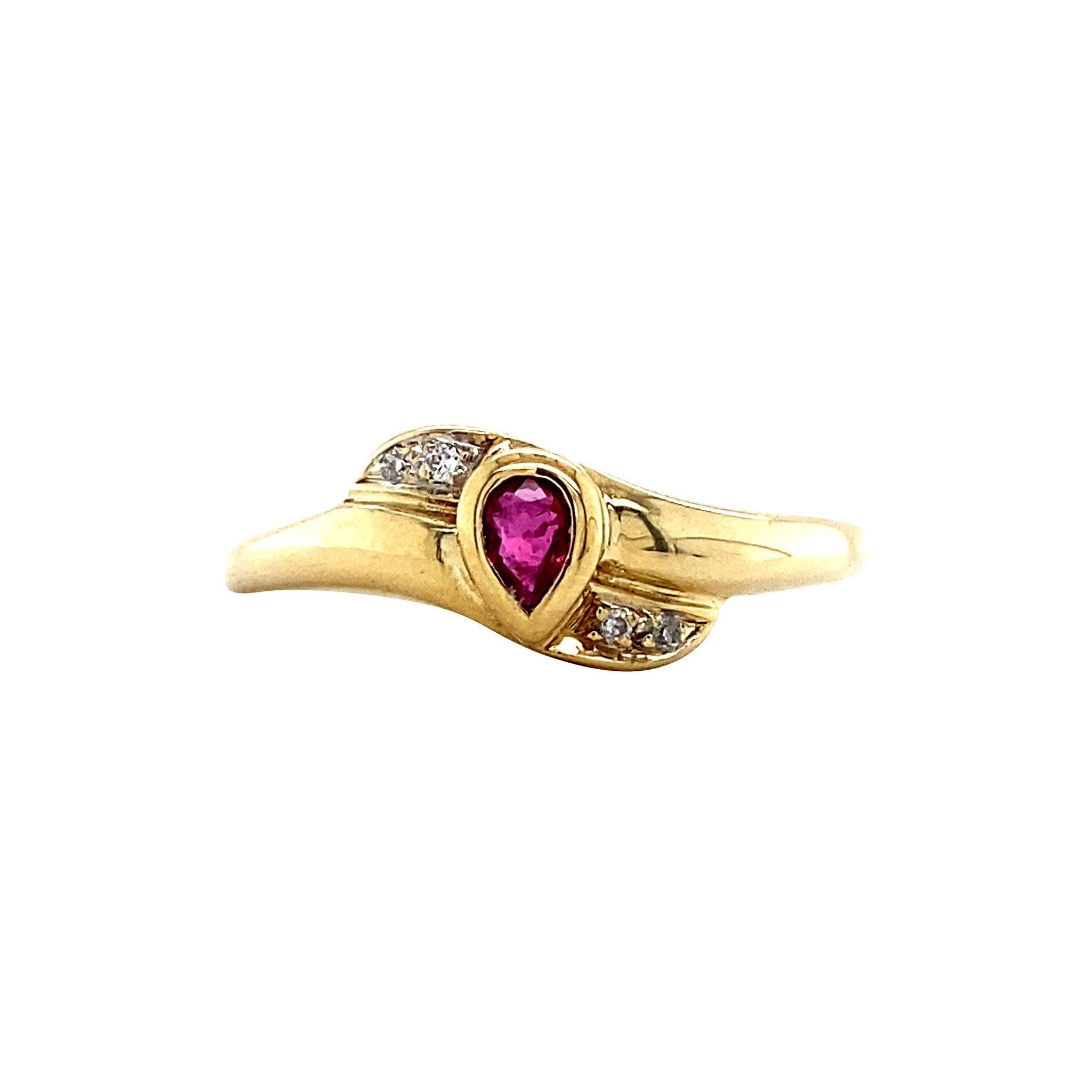 14 kt gold hammered ring with ruby and diamond