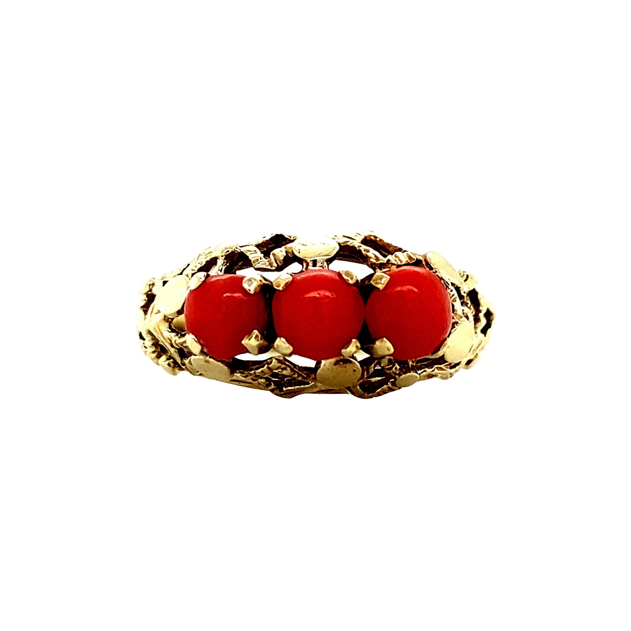 14 kt gold ring with blood coral