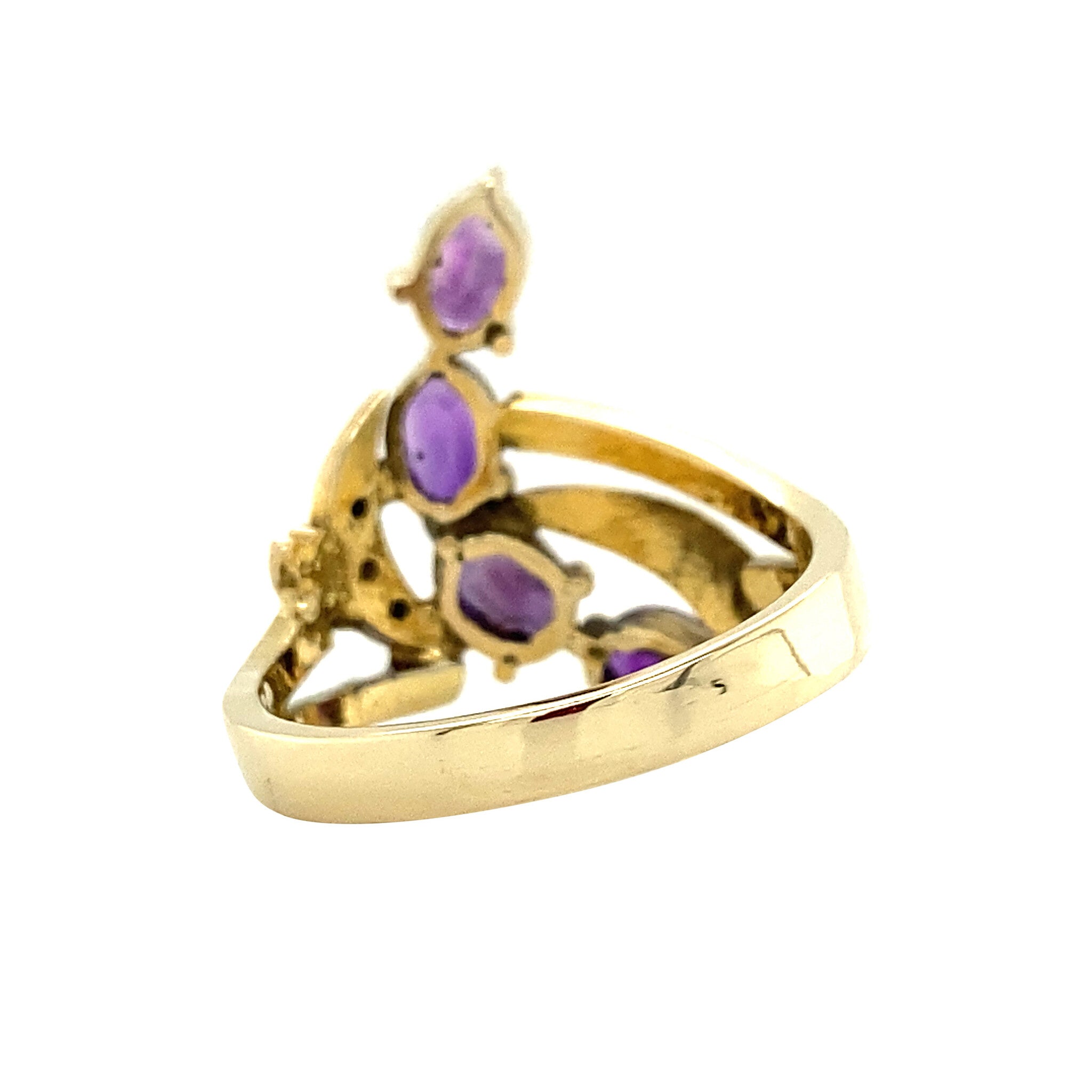 14 kt gold ring with amethyst and diamond