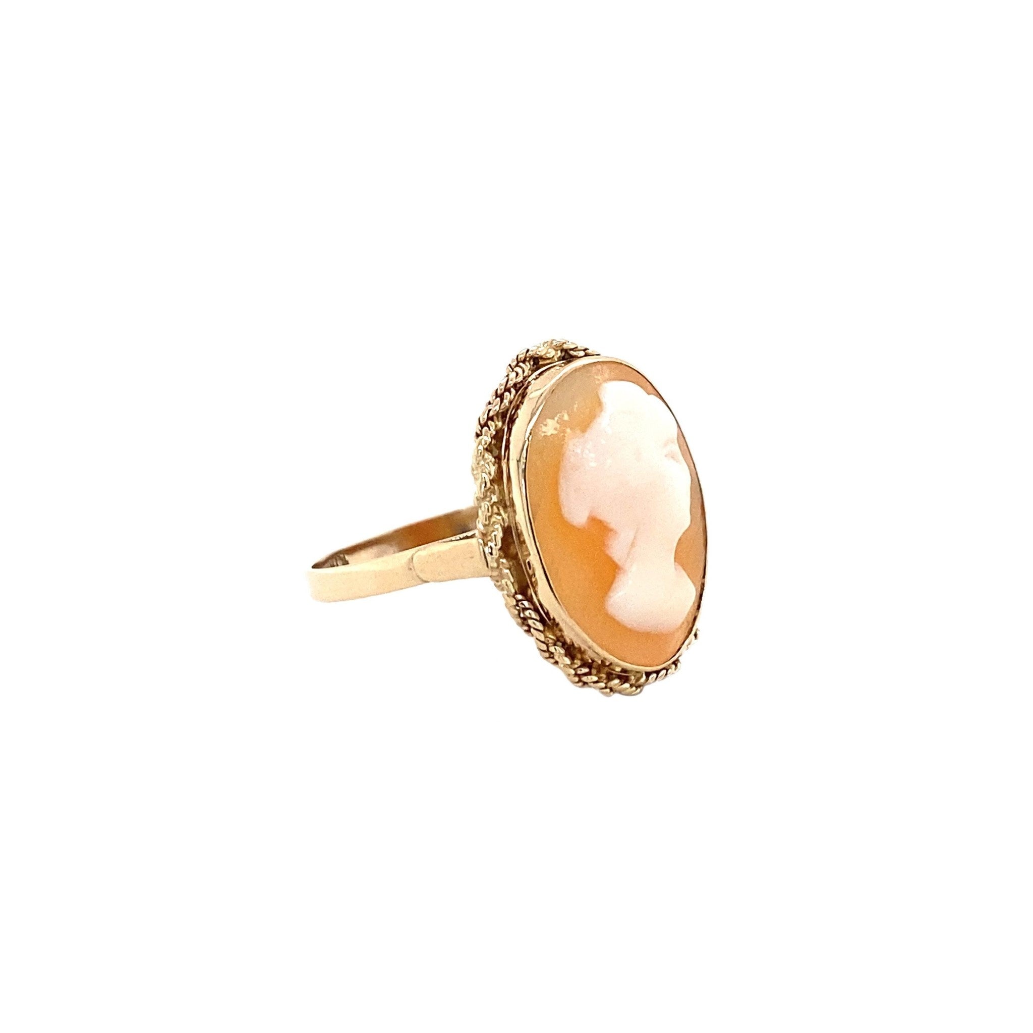 14 kt gold ring with cameo