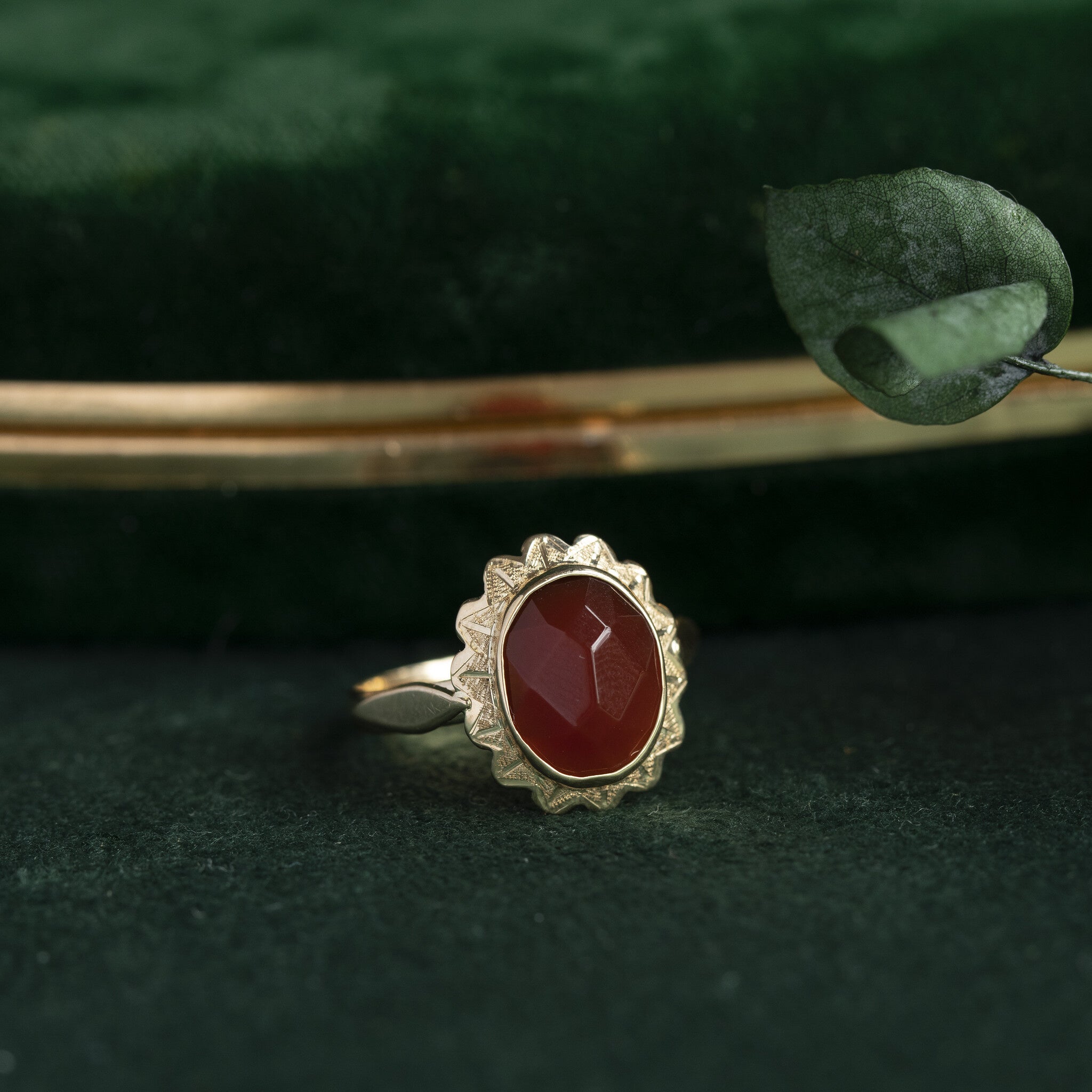 Gold ring with carnelian 14 krt