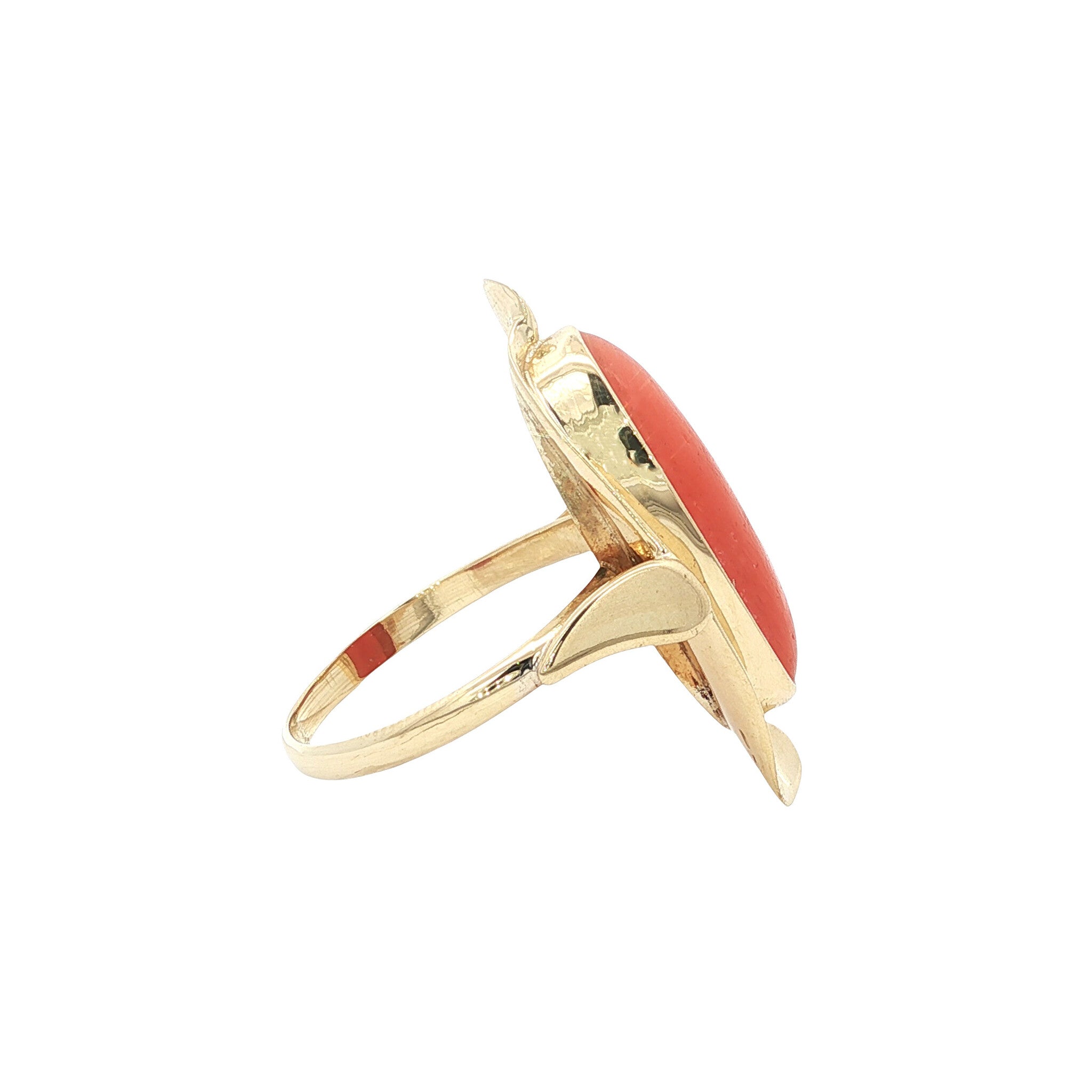 Gold vintage ring with blood coral 14 kt