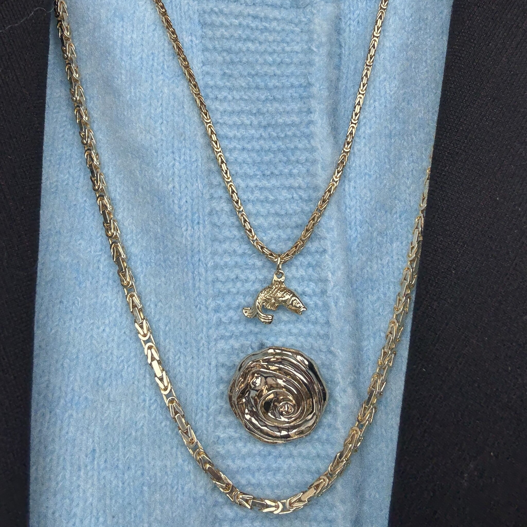 Golden vintage fish pendant 14 kt