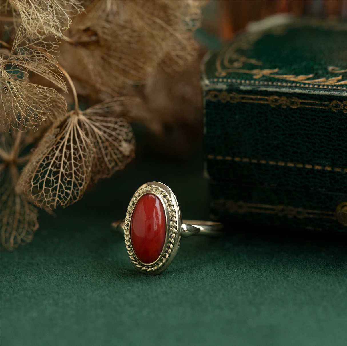 Vintage gold ring with blood coral, 14 kt