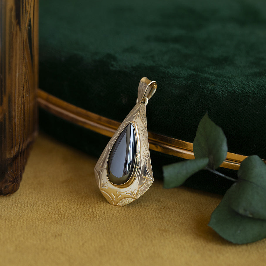 Gold vintage pendant with hematite 14 kt