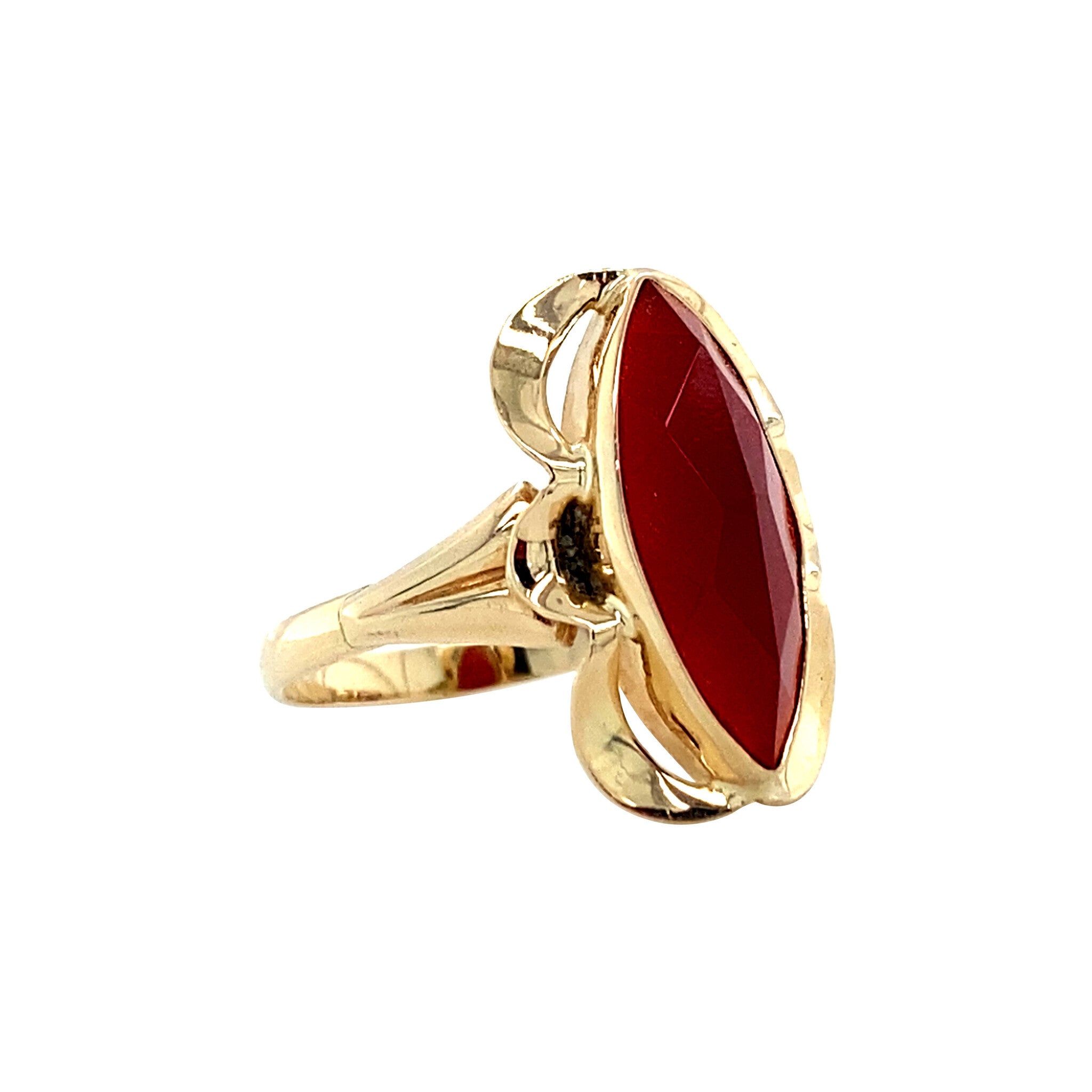Gold ring with carnelian 14 kt