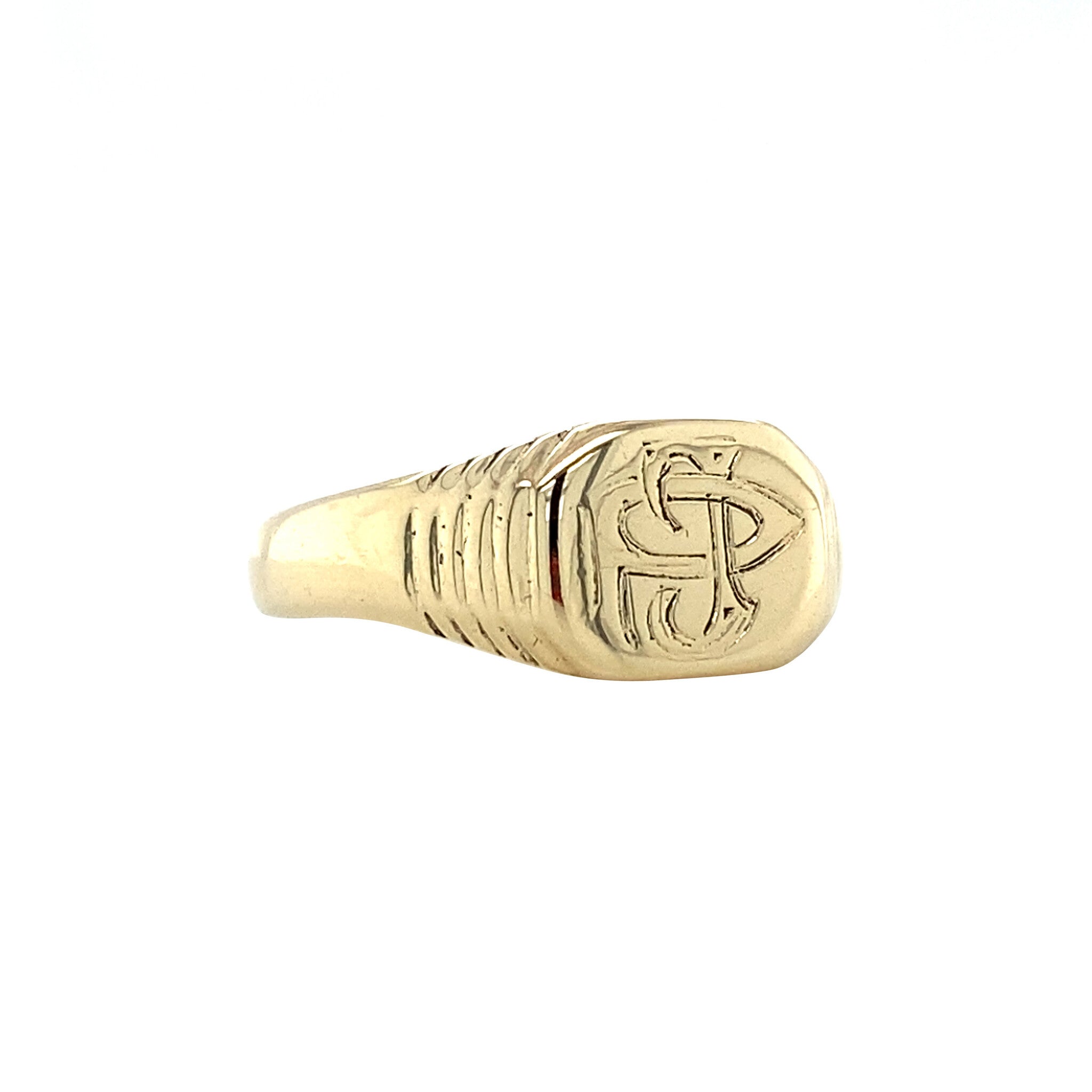 Gold signet ring with engraving 14 krt