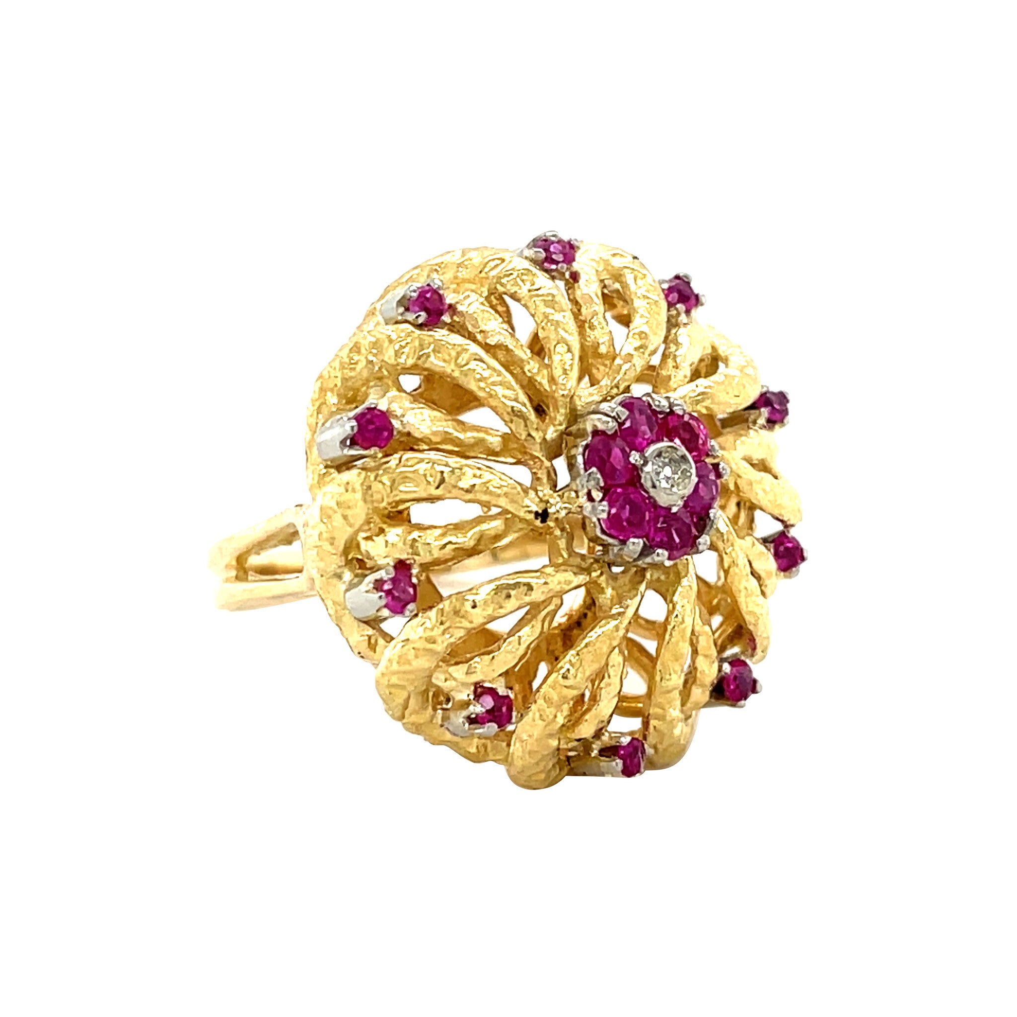 Gold vintage entourage ring with ruby and diamond 18 kt
