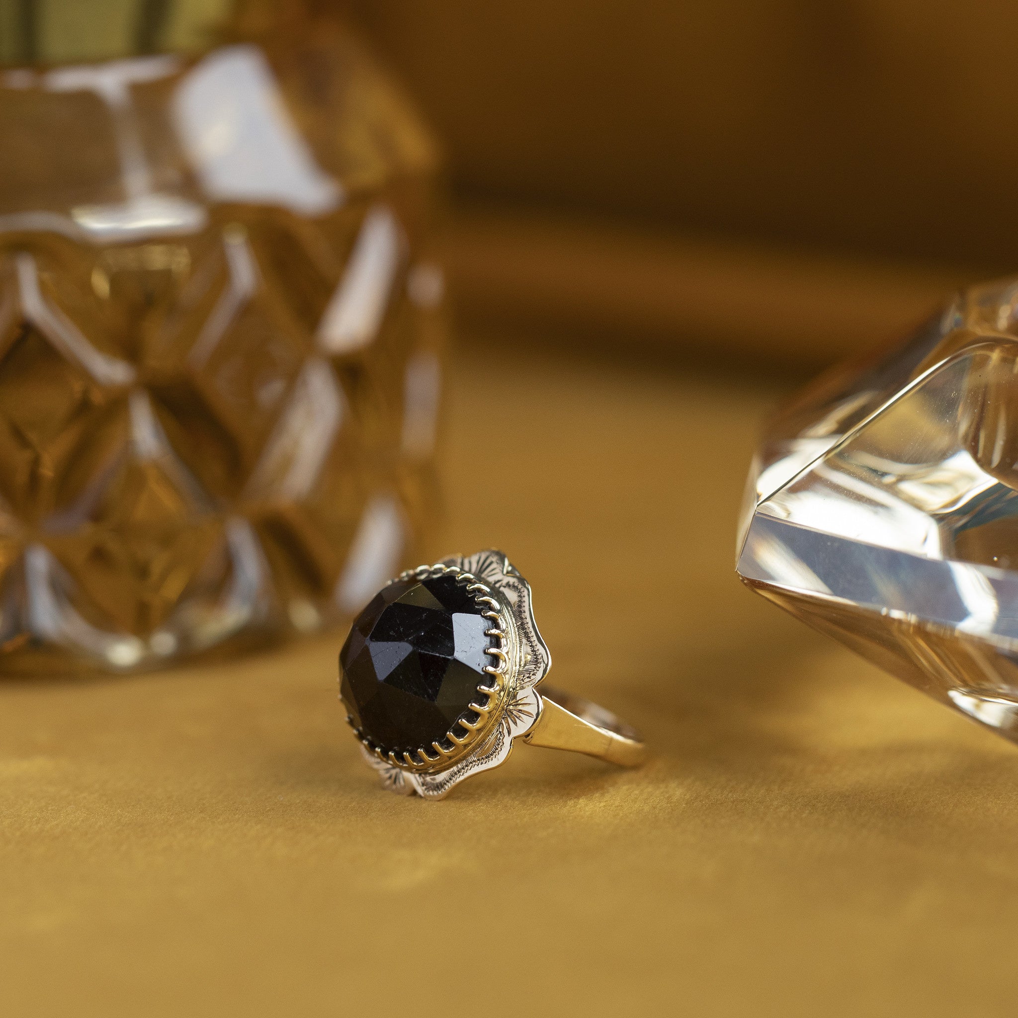 14 kt gold ring with garnet