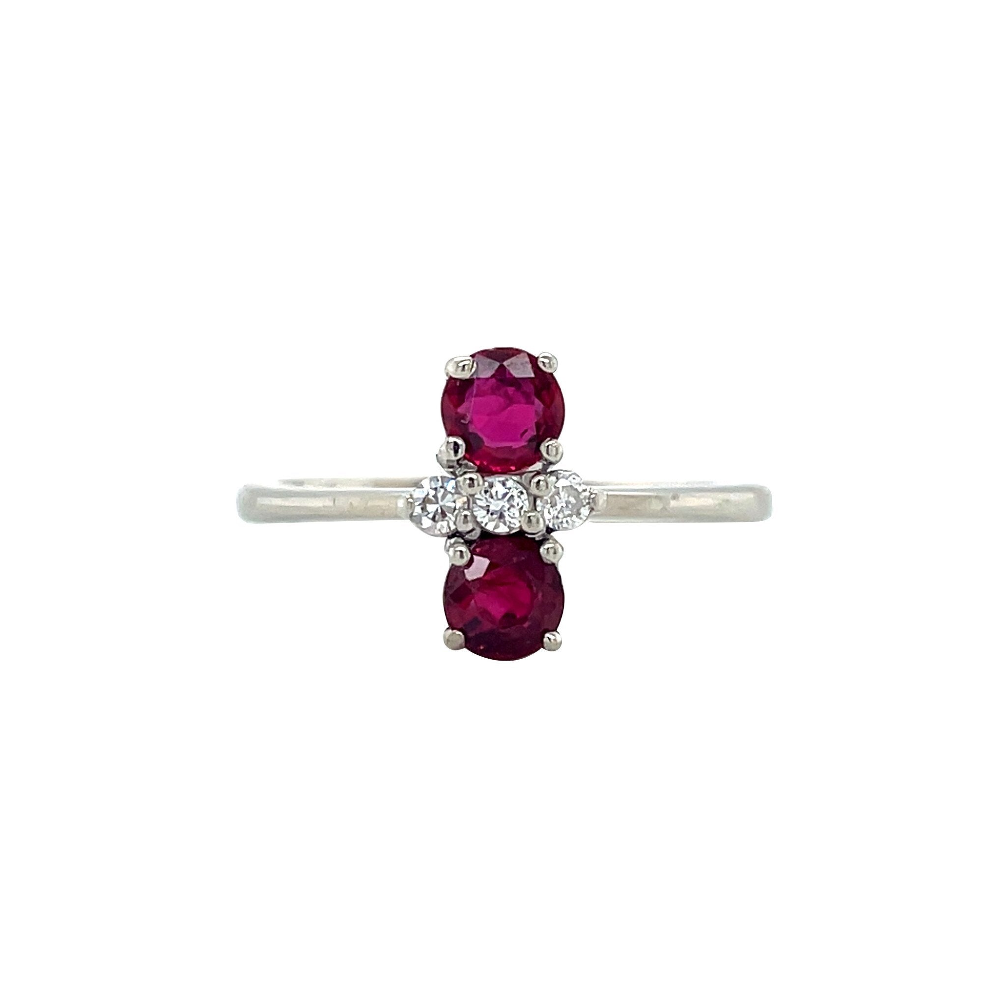 White gold vintage ring with ruby and diamond 18 kt