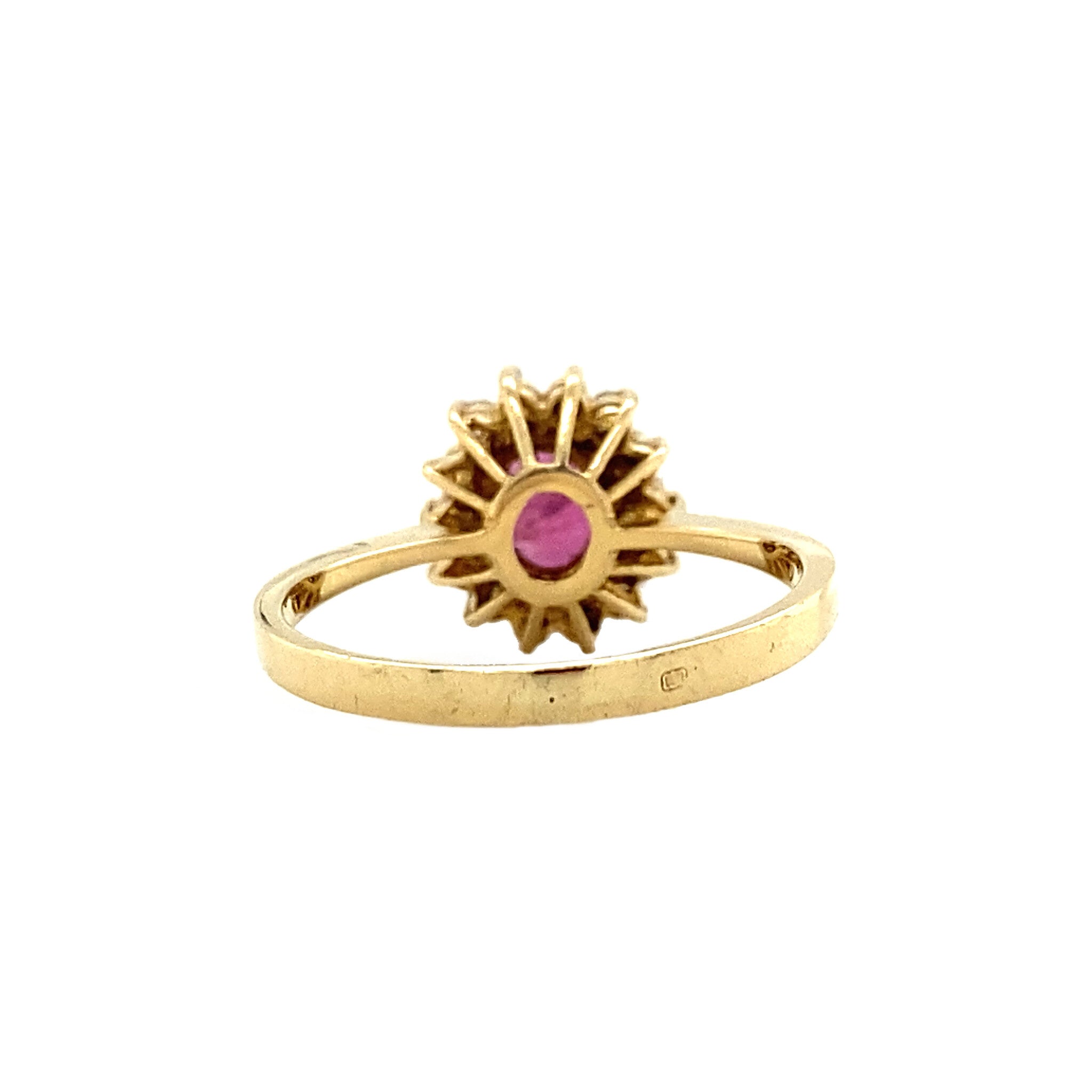 Gouden entourage ring met robijn en diamant 18 krt