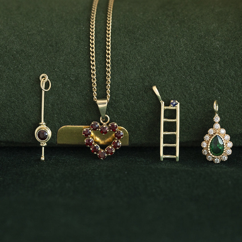 Gold vintage pendant with garnet 14 kt