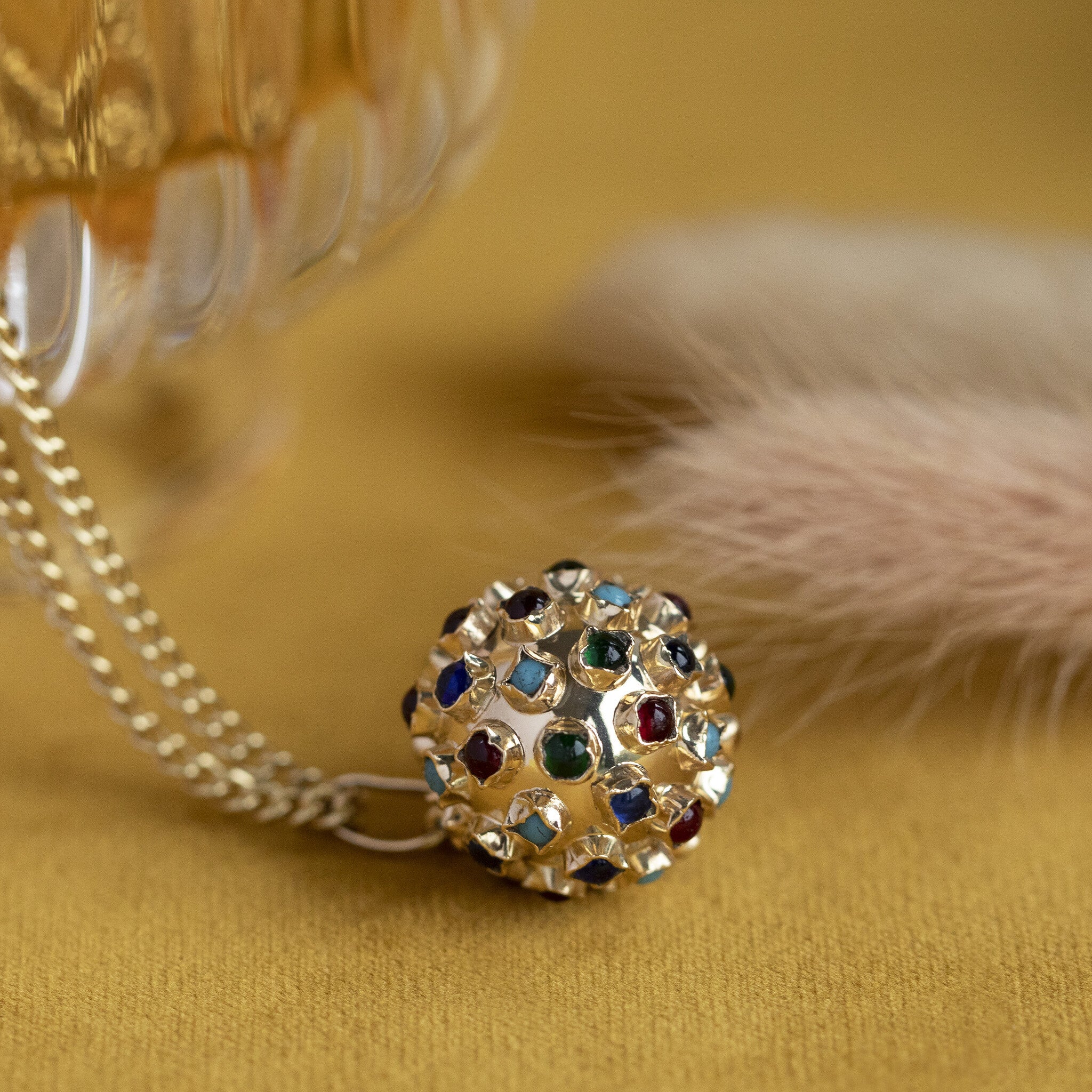 Gold cocktail pendant with glass stone 14 krt