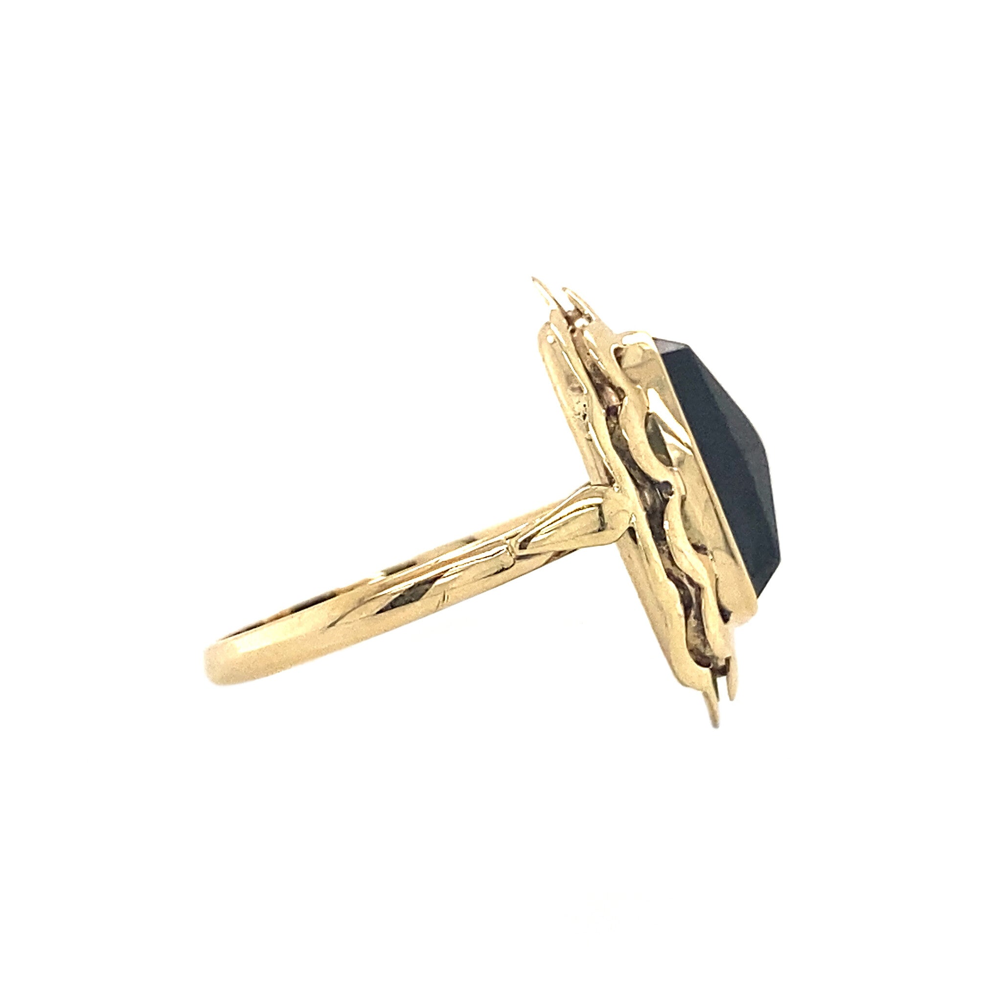 14 kt gold ring with garnet