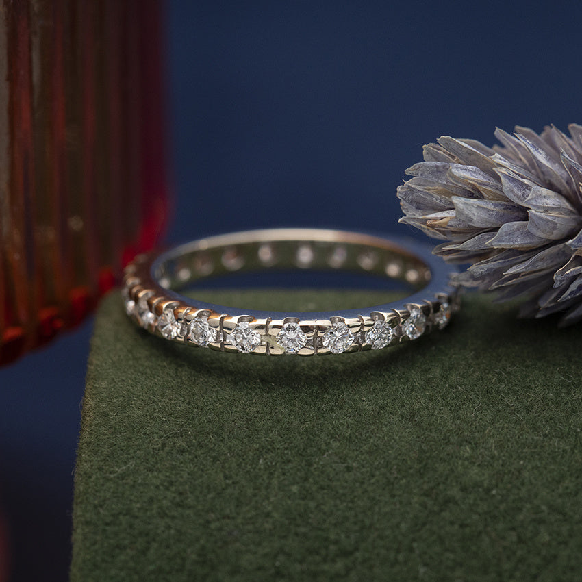 Vintage white-gold alliance ring with diamond, 18 kt