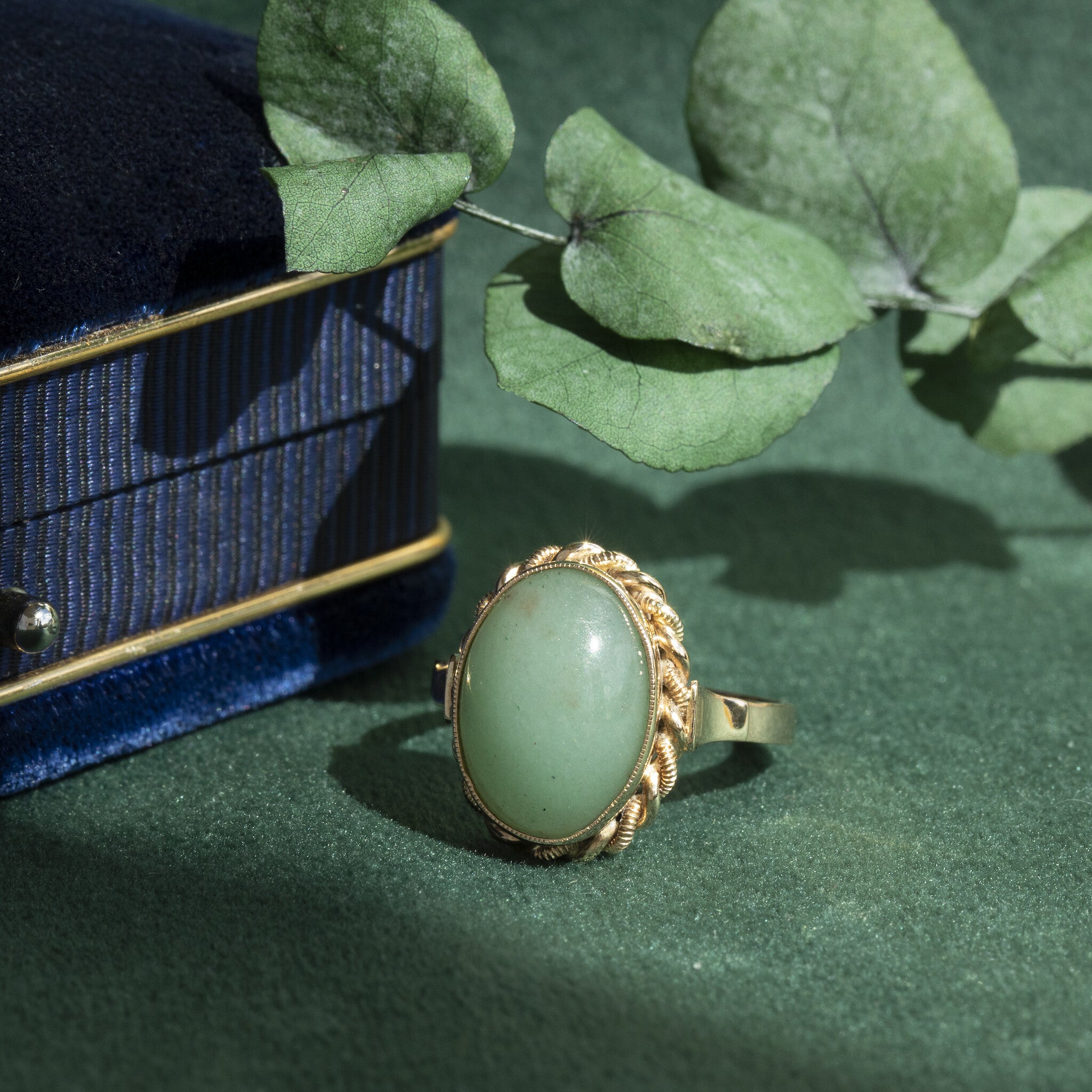 Gouden ring met jade 14 krt