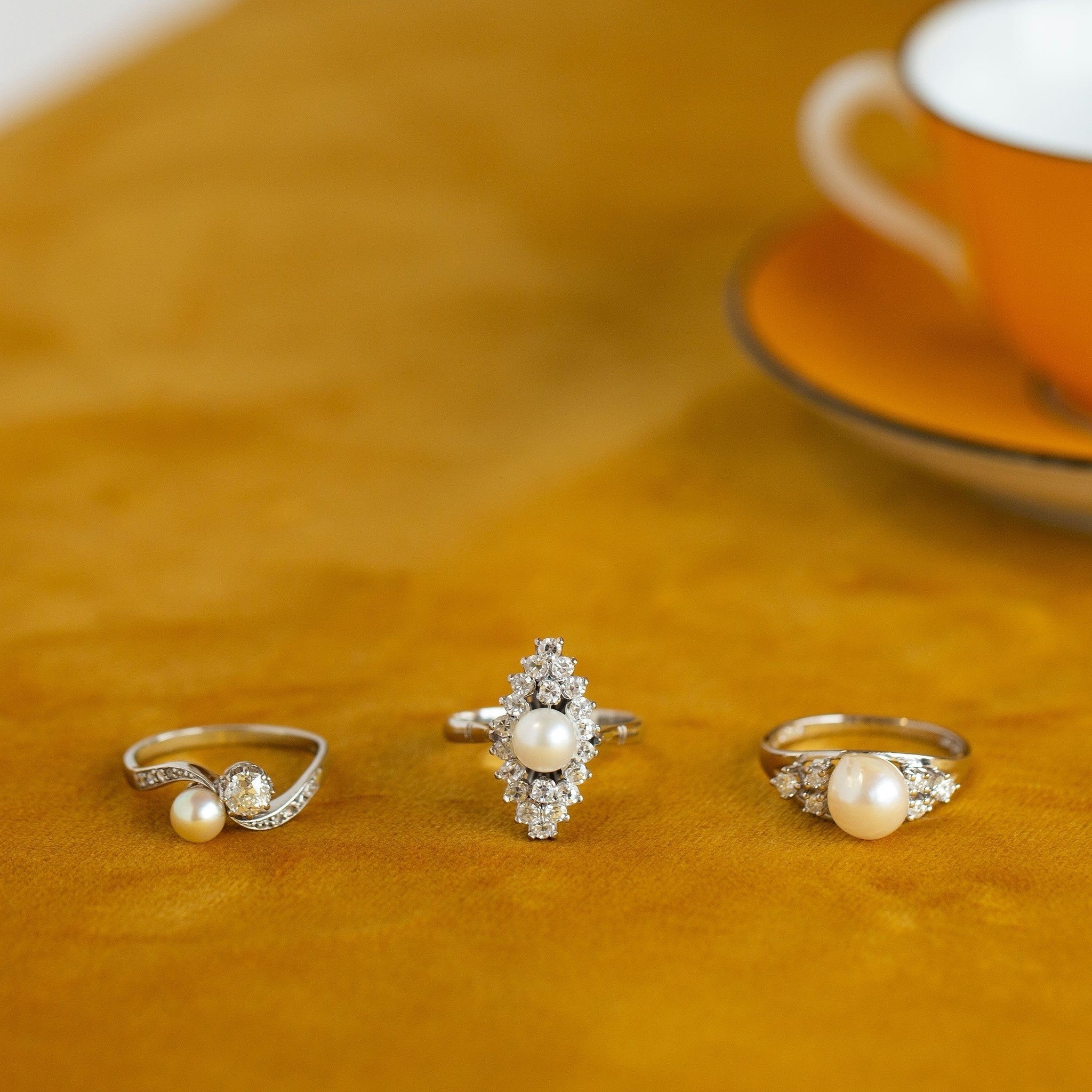 14 kt white gold marquise ring with pearl and zirconia