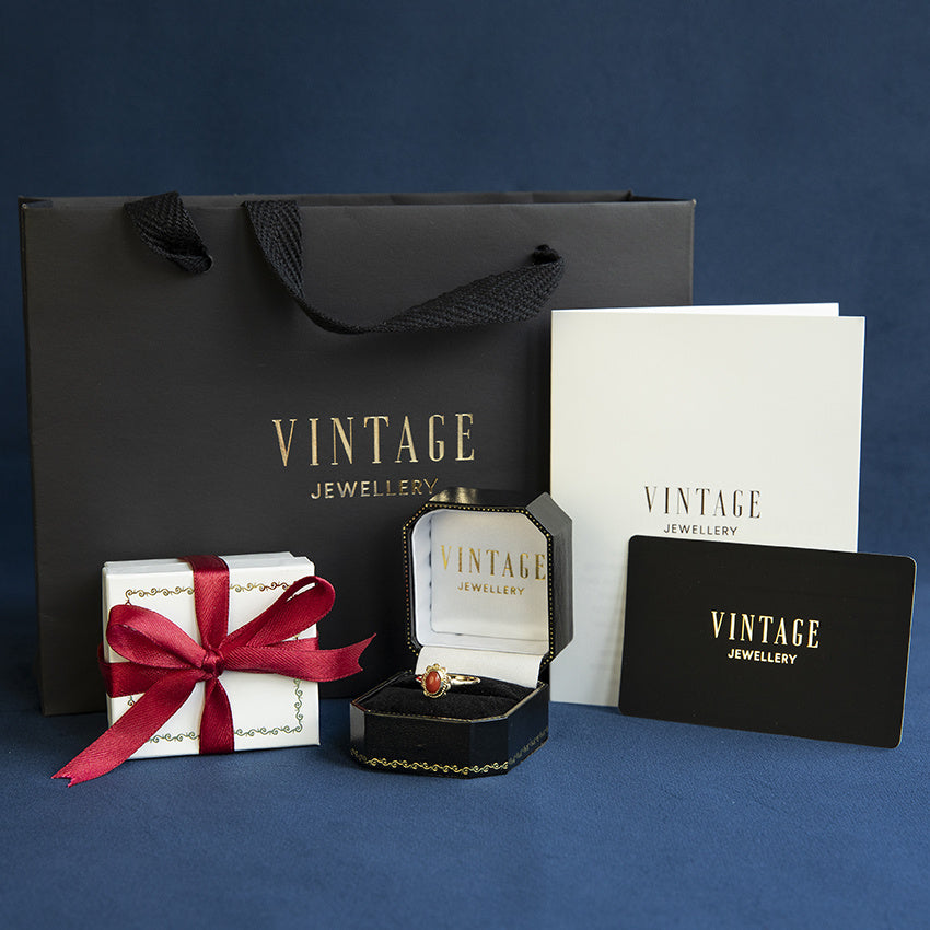 Gold vintage ring with emerald 14 kt