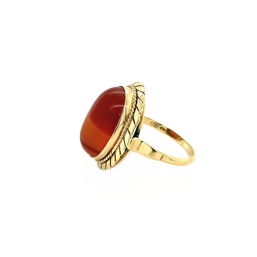 Gold ring with banded agate 14 kt