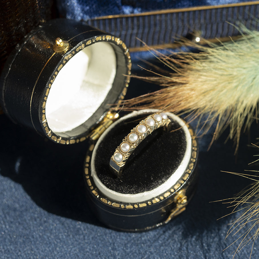 Gold vintage row ring with pearl 14 kt