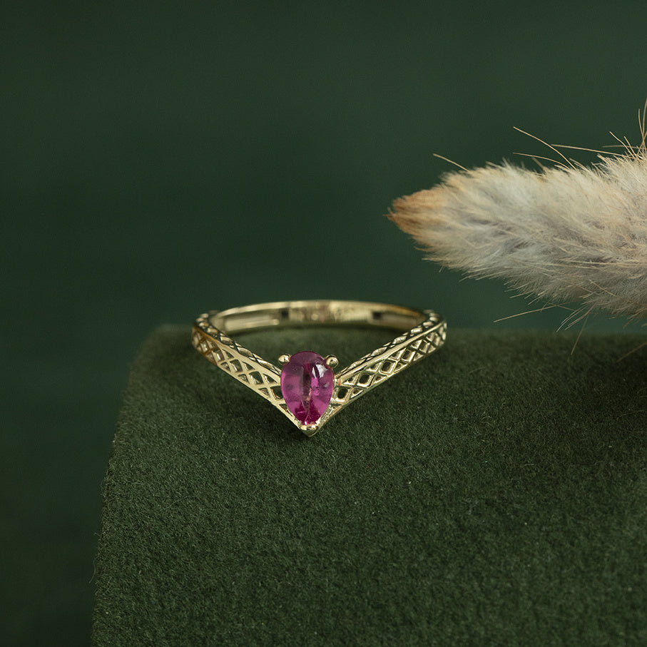 Vintage 14 kt gold ring with tourmaline